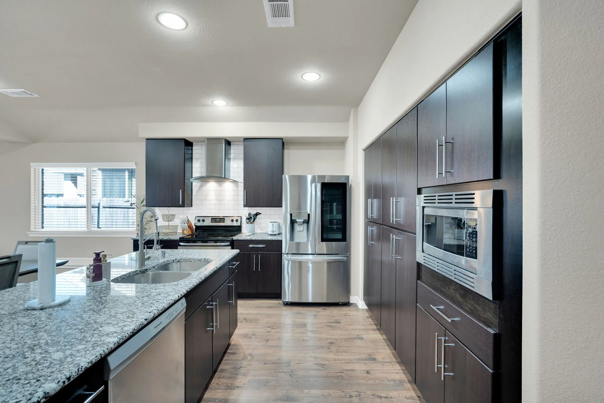 Single Family Residence For Sale in Kaufman County , 2107 Danibelle Drive, Forney, Texas 75126, 3 Bedroom, 2 Bathroom, 2 Garage spaces, 2,216 Sqft, built in 2015, mls#21185682, Real Estate Agent in Forney, Homes For Sale in Kaufman county, Homes For Sale in Forney, Realtor in Forney Texas, Real Estate Brokerage Independent Realty Texas, Luminita Cordes Realtor