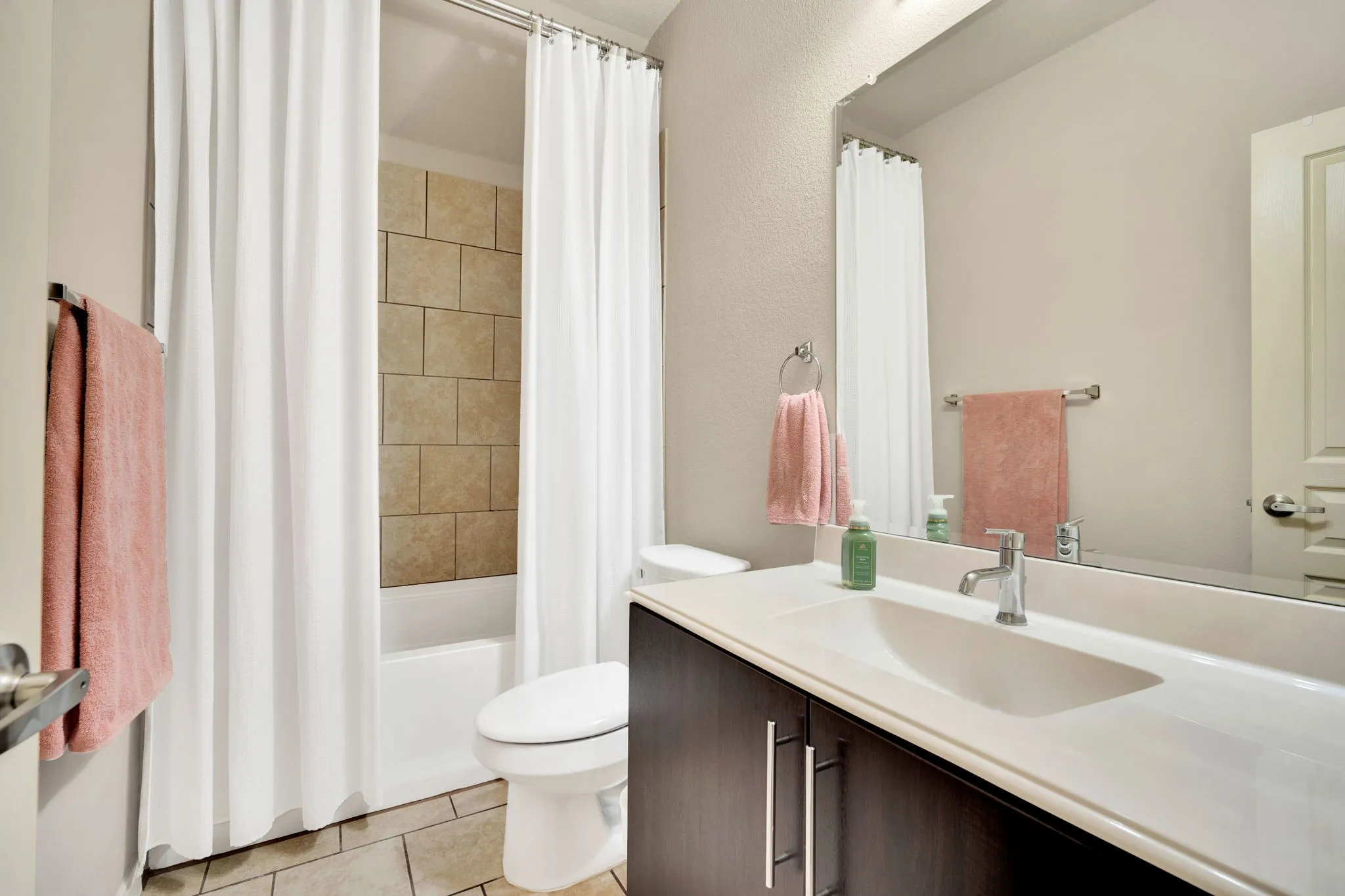 Single Family Residence For Sale in Kaufman County , 2107 Danibelle Drive, Forney, Texas 75126, 3 Bedroom, 2 Bathroom, 2 Garage spaces, 2,216 Sqft, built in 2015, mls#21185682, Real Estate Agent in Forney, Homes For Sale in Kaufman county, Homes For Sale in Forney, Realtor in Forney Texas, Real Estate Brokerage Independent Realty Texas, Luminita Cordes Realtor