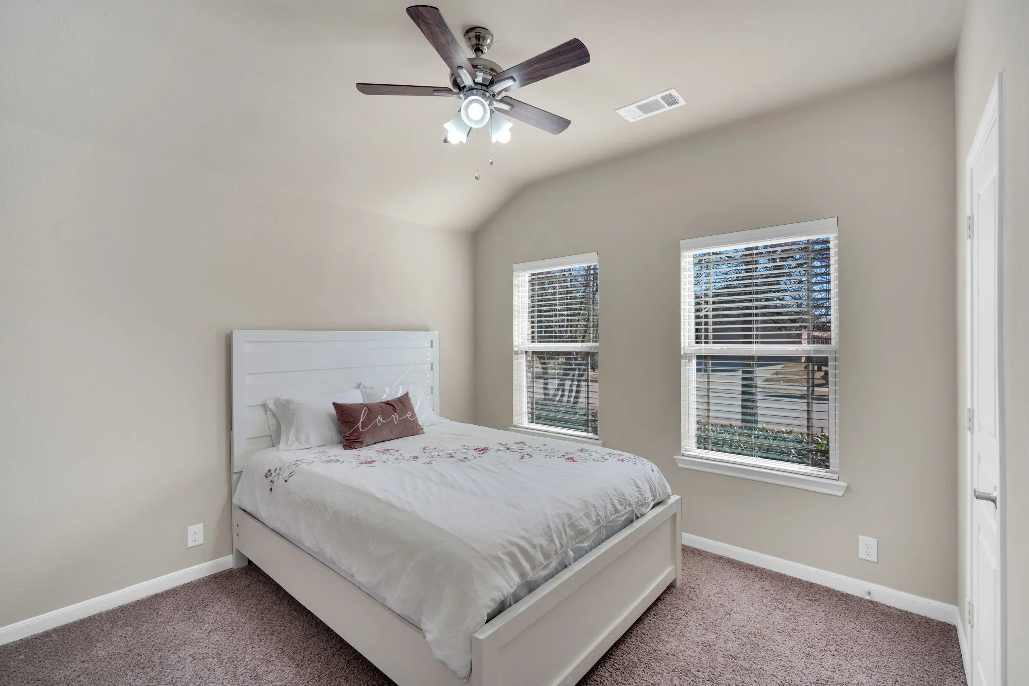 Single Family Residence For Sale in Kaufman County , 2107 Danibelle Drive, Forney, Texas 75126, 3 Bedroom, 2 Bathroom, 2 Garage spaces, 2,216 Sqft, built in 2015, mls#21185682, Real Estate Agent in Forney, Homes For Sale in Kaufman county, Homes For Sale in Forney, Realtor in Forney Texas, Real Estate Brokerage Independent Realty Texas, Luminita Cordes Realtor