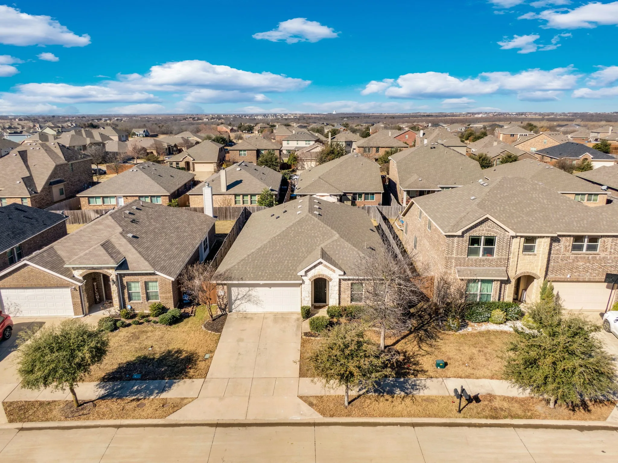 Single Family Residence For Sale in Kaufman County , 2107 Danibelle Drive, Forney, Texas 75126, 3 Bedroom, 2 Bathroom, 2 Garage spaces, 2,216 Sqft, built in 2015, mls#21185682, Real Estate Agent in Forney, Homes For Sale in Kaufman county, Homes For Sale in Forney, Realtor in Forney Texas, Real Estate Brokerage Independent Realty Texas, Luminita Cordes Realtor