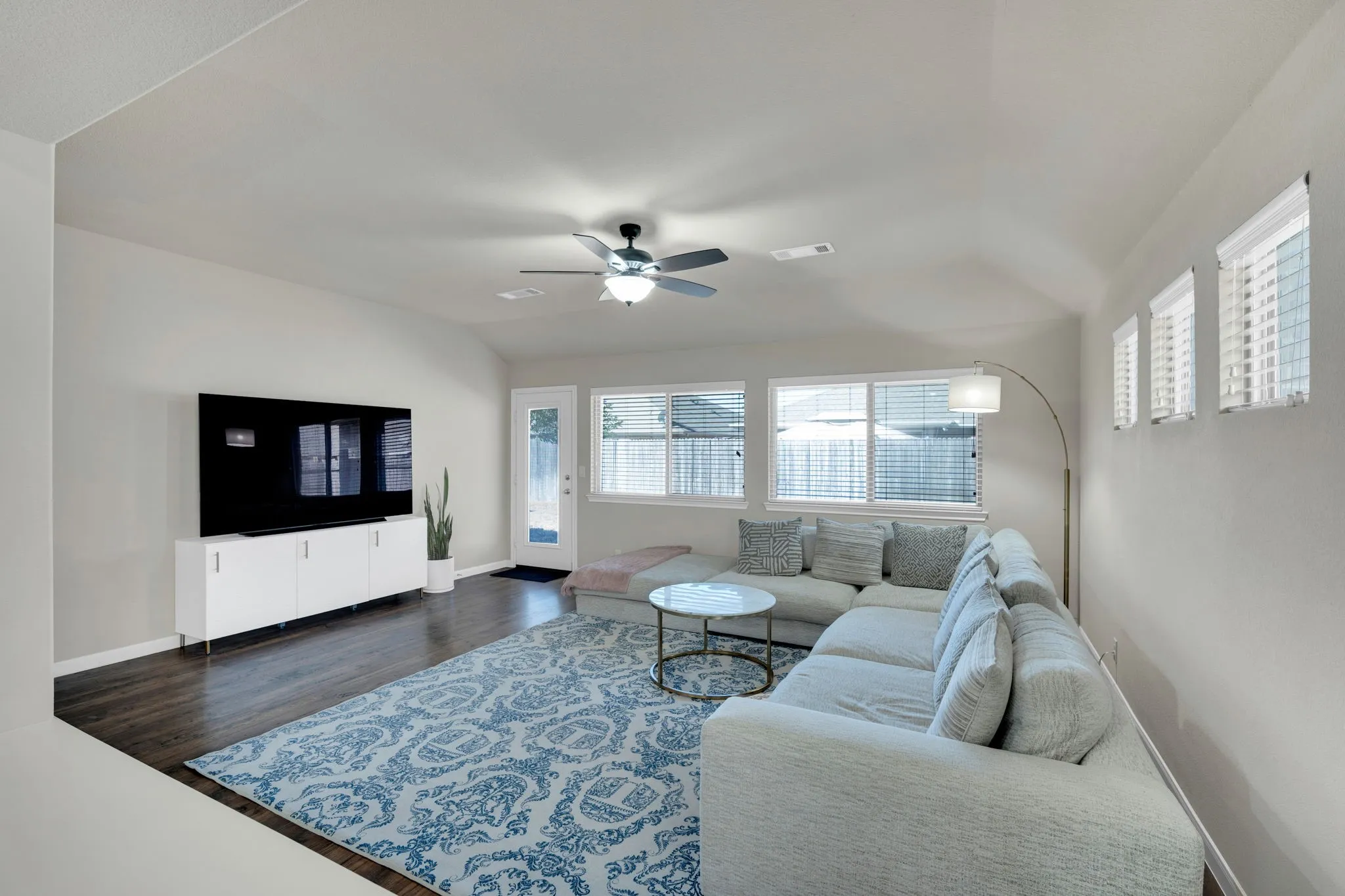 Single Family Residence For Sale in Kaufman County , 2107 Danibelle Drive, Forney, Texas 75126, 3 Bedroom, 2 Bathroom, 2 Garage spaces, 2,216 Sqft, built in 2015, mls#21185682, Real Estate Agent in Forney, Homes For Sale in Kaufman county, Homes For Sale in Forney, Realtor in Forney Texas, Real Estate Brokerage Independent Realty Texas, Luminita Cordes Realtor
