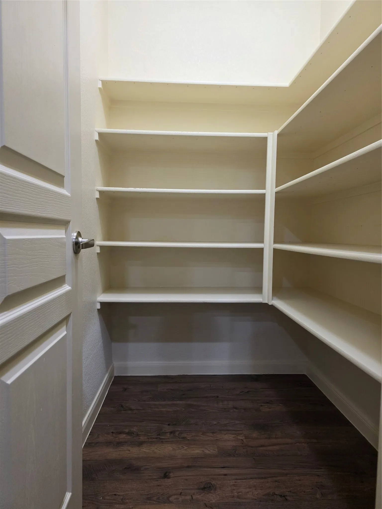 Single Family Residence For Sale in Kaufman County , 2107 Danibelle Drive, Forney, Texas 75126, 3 Bedroom, 2 Bathroom, 2 Garage spaces, 2,216 Sqft, built in 2015, mls#21185682, Real Estate Agent in Forney, Homes For Sale in Kaufman county, Homes For Sale in Forney, Realtor in Forney Texas, Real Estate Brokerage Independent Realty Texas, Luminita Cordes Realtor