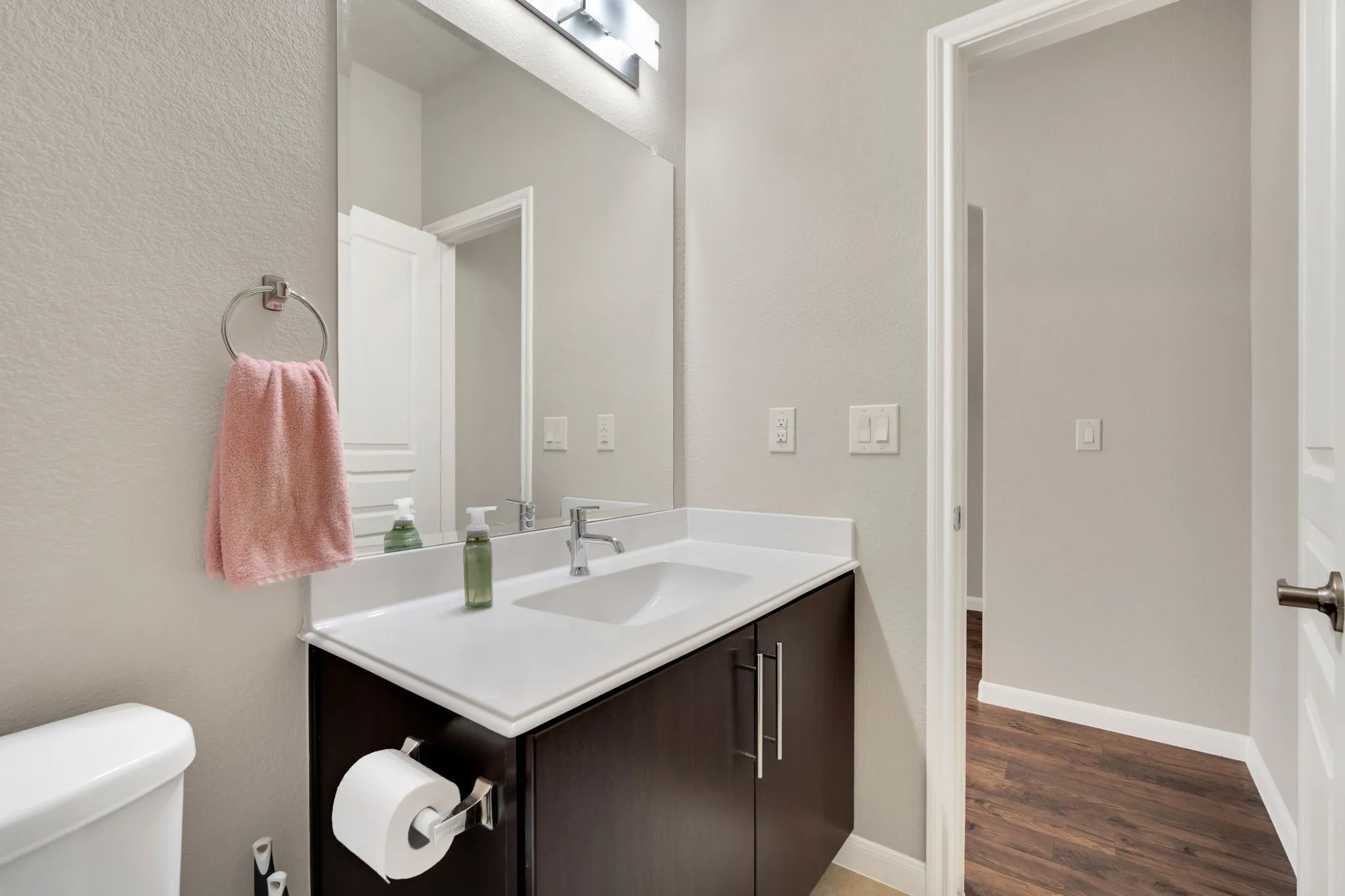 Single Family Residence For Sale in Kaufman County , 2107 Danibelle Drive, Forney, Texas 75126, 3 Bedroom, 2 Bathroom, 2 Garage spaces, 2,216 Sqft, built in 2015, mls#21185682, Real Estate Agent in Forney, Homes For Sale in Kaufman county, Homes For Sale in Forney, Realtor in Forney Texas, Real Estate Brokerage Independent Realty Texas, Luminita Cordes Realtor