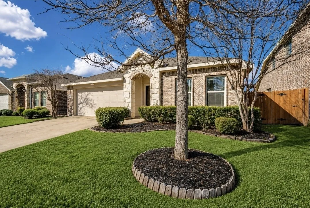 Single Family Residence For Sale in Kaufman County , 2107 Danibelle Drive, Forney, Texas 75126, 3 Bedroom, 2 Bathroom, 2 Garage spaces, 2,216 Sqft, built in 2015, mls#21185682, Real Estate Agent in Forney, Homes For Sale in Kaufman county, Homes For Sale in Forney, Realtor in Forney Texas, Real Estate Brokerage Independent Realty Texas, Luminita Cordes Realtor