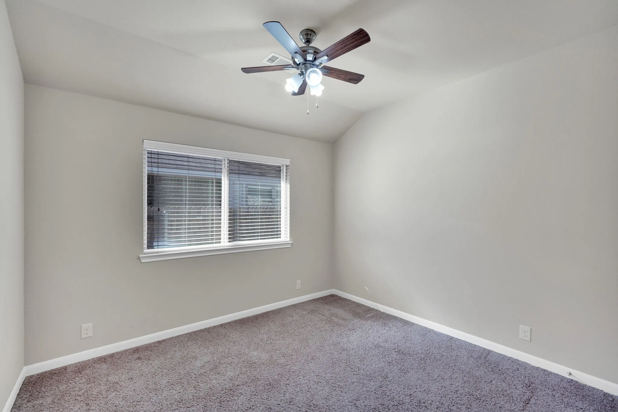 Single Family Residence For Sale in Kaufman County , 2107 Danibelle Drive, Forney, Texas 75126, 3 Bedroom, 2 Bathroom, 2 Garage spaces, 2,216 Sqft, built in 2015, mls#21185682, Real Estate Agent in Forney, Homes For Sale in Kaufman county, Homes For Sale in Forney, Realtor in Forney Texas, Real Estate Brokerage Independent Realty Texas, Luminita Cordes Realtor