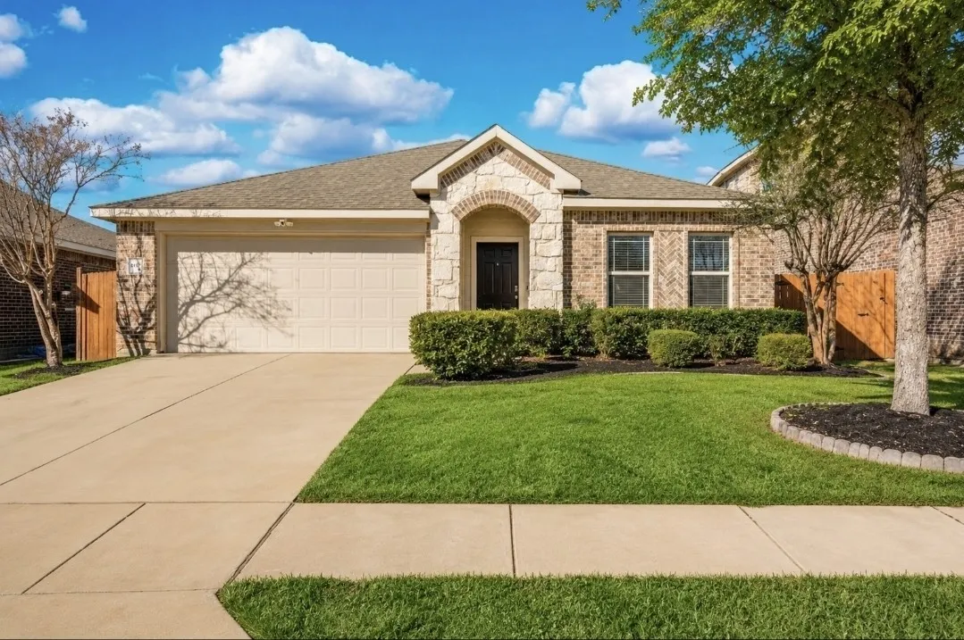Single Family Residence For Sale in Kaufman County , 2107 Danibelle Drive, Forney, Texas 75126, 3 Bedroom, 2 Bathroom, 2 Garage spaces, 2,216 Sqft, built in 2015, mls#21185682, Real Estate Agent in Forney, Homes For Sale in Kaufman county, Homes For Sale in Forney, Realtor in Forney Texas, Real Estate Brokerage Independent Realty Texas, Luminita Cordes Realtor