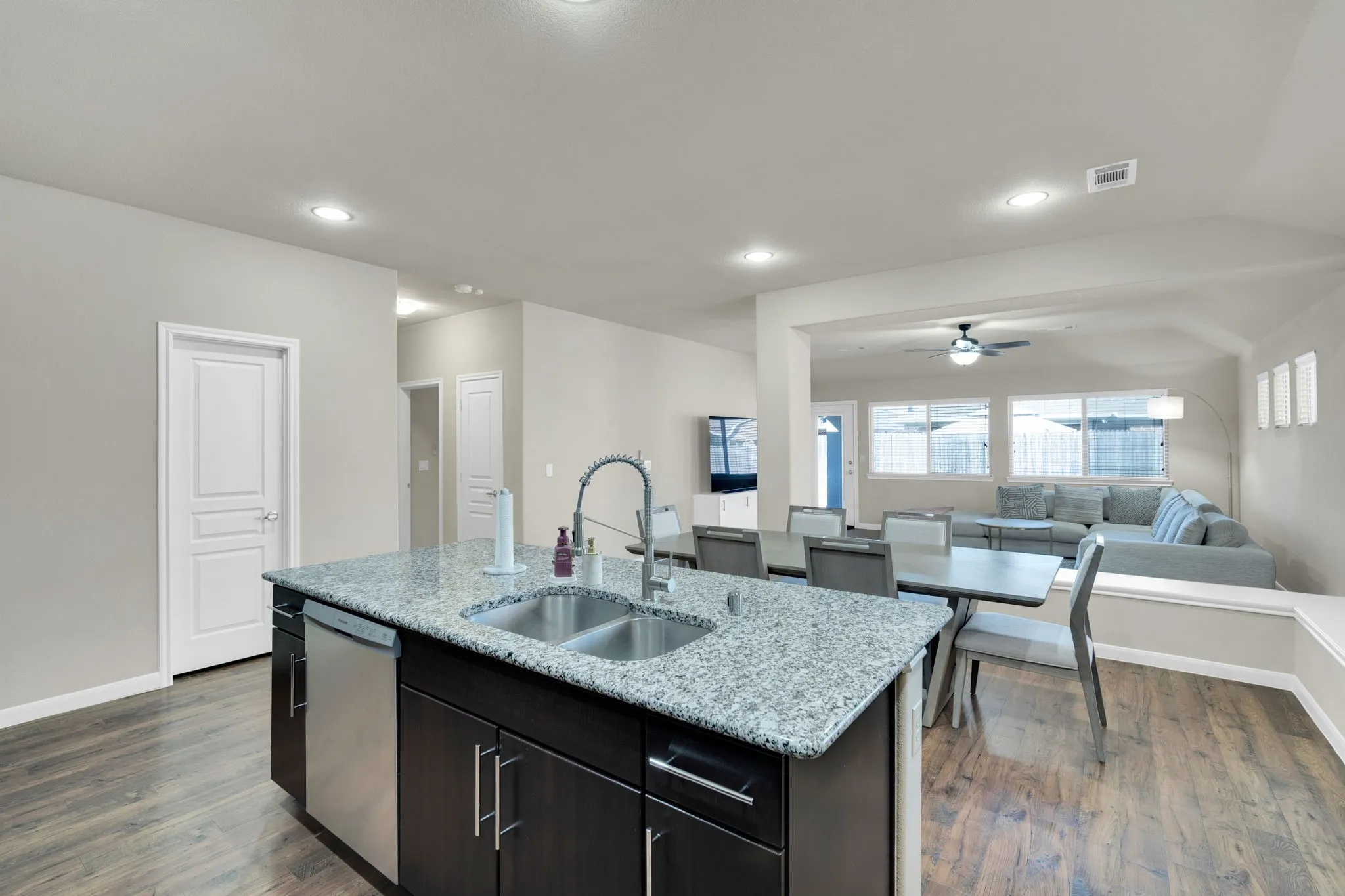Single Family Residence For Sale in Kaufman County , 2107 Danibelle Drive, Forney, Texas 75126, 3 Bedroom, 2 Bathroom, 2 Garage spaces, 2,216 Sqft, built in 2015, mls#21185682, Real Estate Agent in Forney, Homes For Sale in Kaufman county, Homes For Sale in Forney, Realtor in Forney Texas, Real Estate Brokerage Independent Realty Texas, Luminita Cordes Realtor