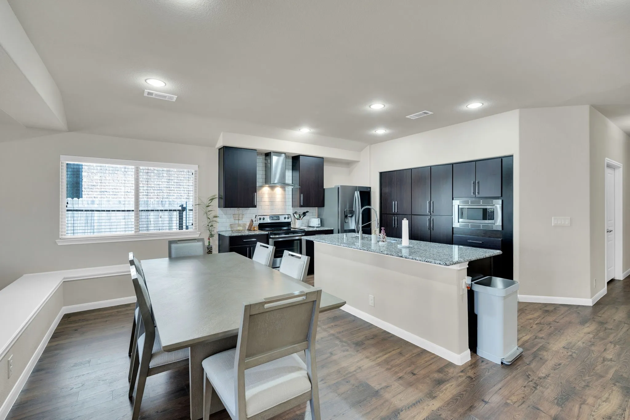 Single Family Residence For Sale in Kaufman County , 2107 Danibelle Drive, Forney, Texas 75126, 3 Bedroom, 2 Bathroom, 2 Garage spaces, 2,216 Sqft, built in 2015, mls#21185682, Real Estate Agent in Forney, Homes For Sale in Kaufman county, Homes For Sale in Forney, Realtor in Forney Texas, Real Estate Brokerage Independent Realty Texas, Luminita Cordes Realtor