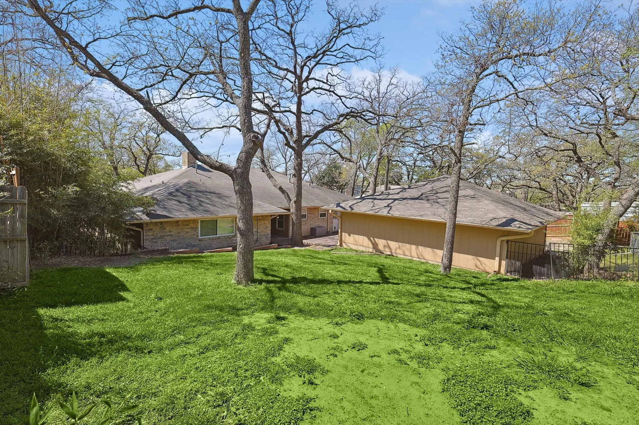 Single Family Residence For Sale in Denton County , 1005 Hopkins Drive, Denton, Texas 76205, 3 Bedroom, 3 Bathroom, 2 Garage spaces, 2,696 Sqft, built in 1974, Preowned, mls#21183990, Real Estate Agent in Denton, Homes For Sale in Denton county, Homes For Sale in Denton, Realtor in Denton Texas, Real Estate Brokerage Independent Realty Texas, Luminita Cordes Realtor