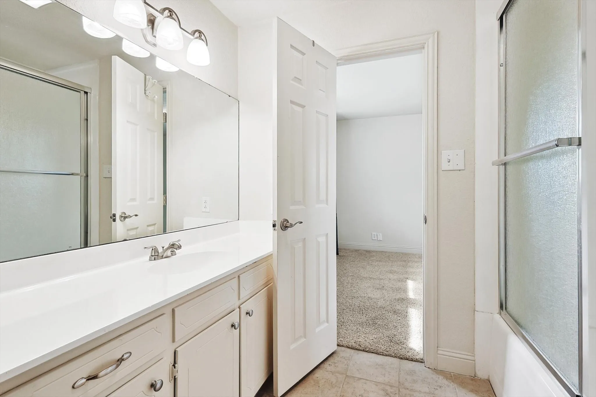 Single Family Residence For Sale in Denton County , 1005 Hopkins Drive, Denton, Texas 76205, 3 Bedroom, 3 Bathroom, 2 Garage spaces, 2,696 Sqft, built in 1974, Preowned, mls#21183990, Real Estate Agent in Denton, Homes For Sale in Denton county, Homes For Sale in Denton, Realtor in Denton Texas, Real Estate Brokerage Independent Realty Texas, Luminita Cordes Realtor