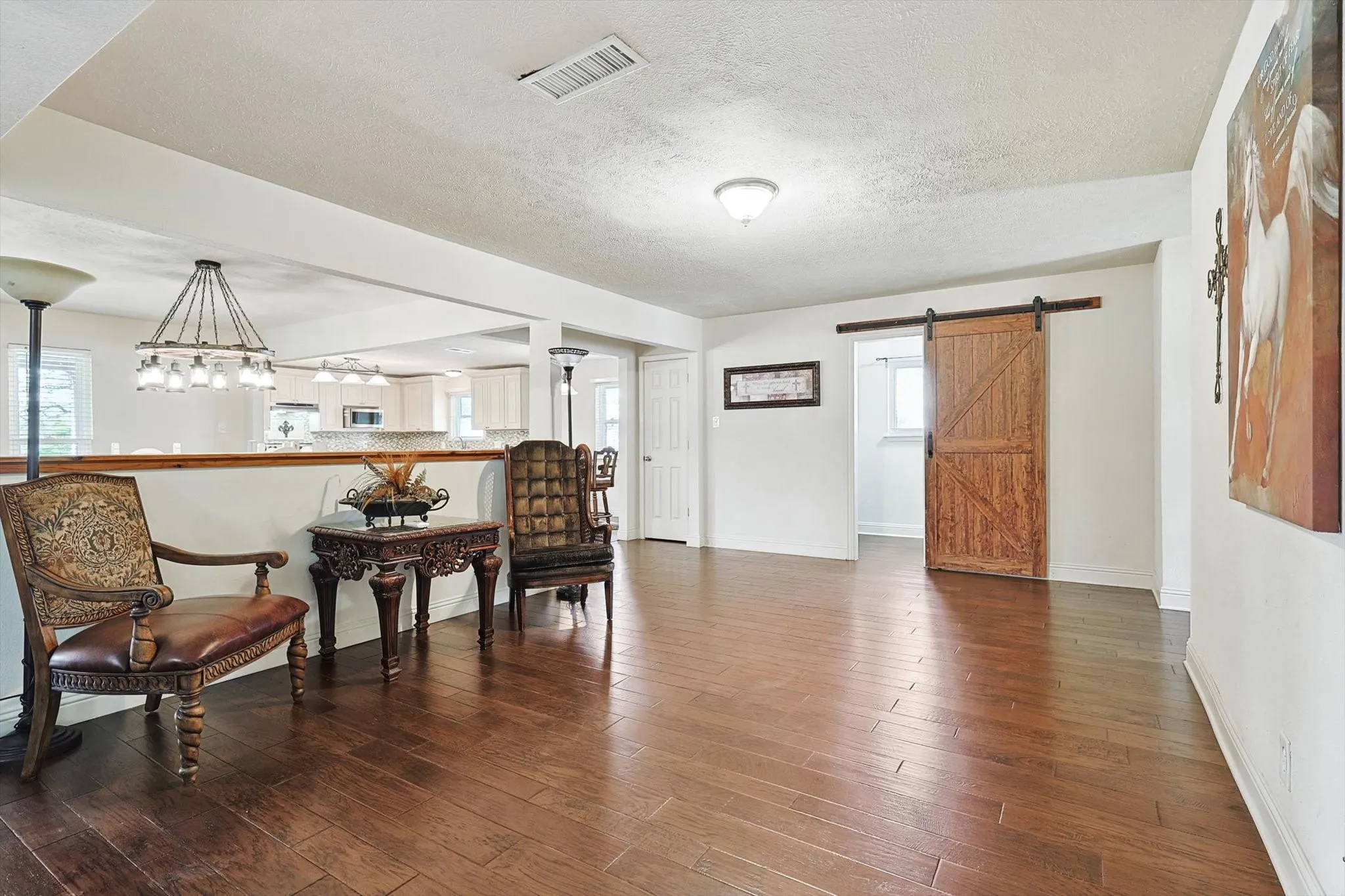 Single Family Residence For Sale in Denton County , 1005 Hopkins Drive, Denton, Texas 76205, 3 Bedroom, 3 Bathroom, 2 Garage spaces, 2,696 Sqft, built in 1974, Preowned, mls#21183990, Real Estate Agent in Denton, Homes For Sale in Denton county, Homes For Sale in Denton, Realtor in Denton Texas, Real Estate Brokerage Independent Realty Texas, Luminita Cordes Realtor