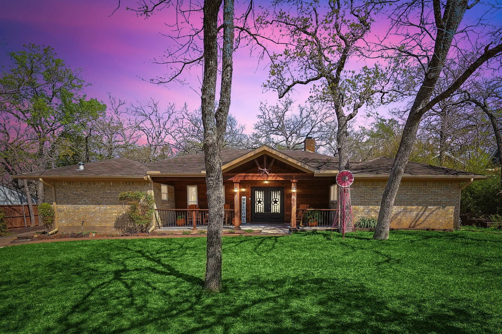 Single Family Residence For Sale in Denton County , 1005 Hopkins Drive, Denton, Texas 76205, 3 Bedroom, 3 Bathroom, 2 Garage spaces, 2,696 Sqft, built in 1974, Preowned, mls#21183990, Real Estate Agent in Denton, Homes For Sale in Denton county, Homes For Sale in Denton, Realtor in Denton Texas, Real Estate Brokerage Independent Realty Texas, Luminita Cordes Realtor