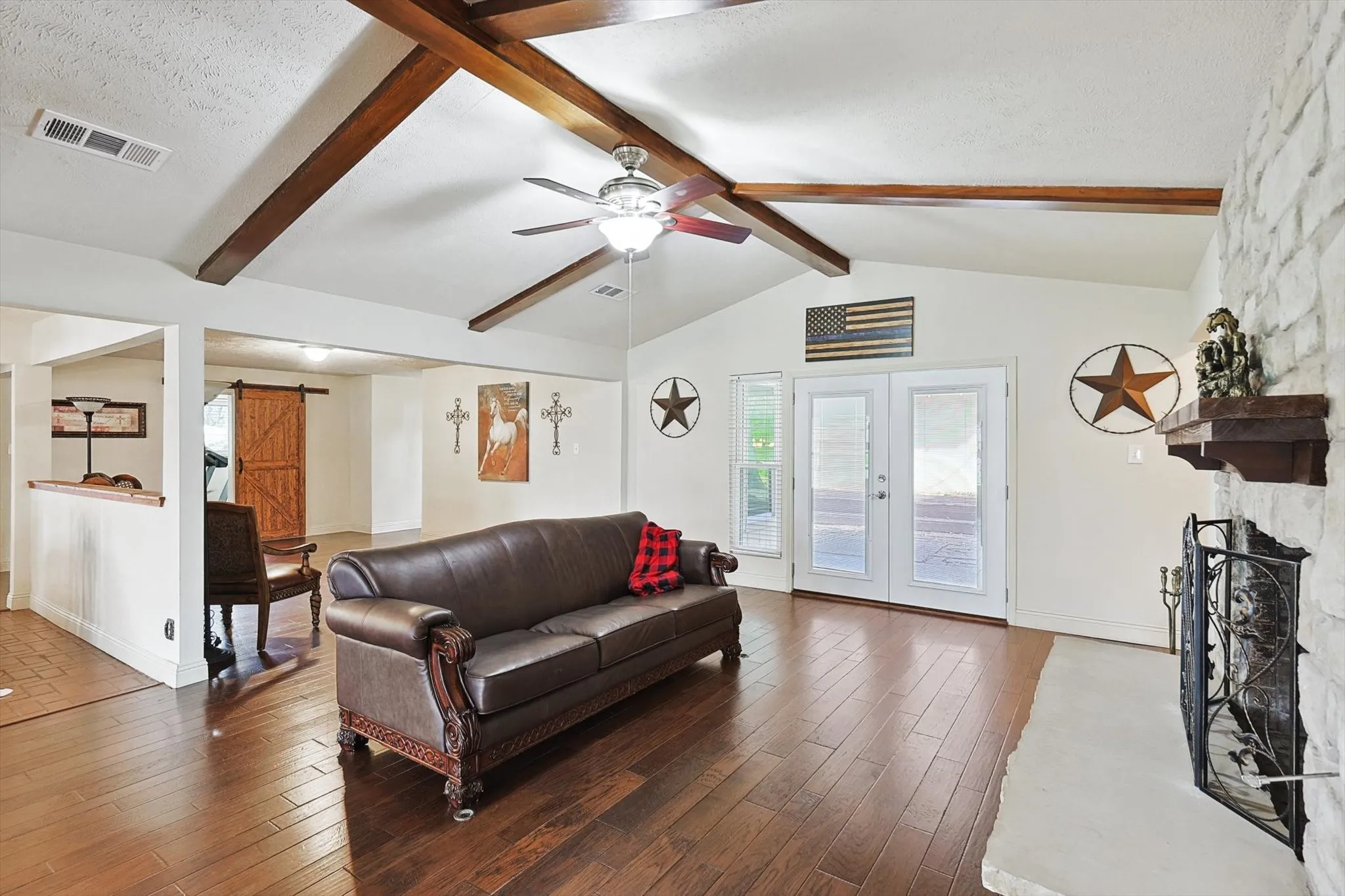 Single Family Residence For Sale in Denton County , 1005 Hopkins Drive, Denton, Texas 76205, 3 Bedroom, 3 Bathroom, 2 Garage spaces, 2,696 Sqft, built in 1974, Preowned, mls#21183990, Real Estate Agent in Denton, Homes For Sale in Denton county, Homes For Sale in Denton, Realtor in Denton Texas, Real Estate Brokerage Independent Realty Texas, Luminita Cordes Realtor