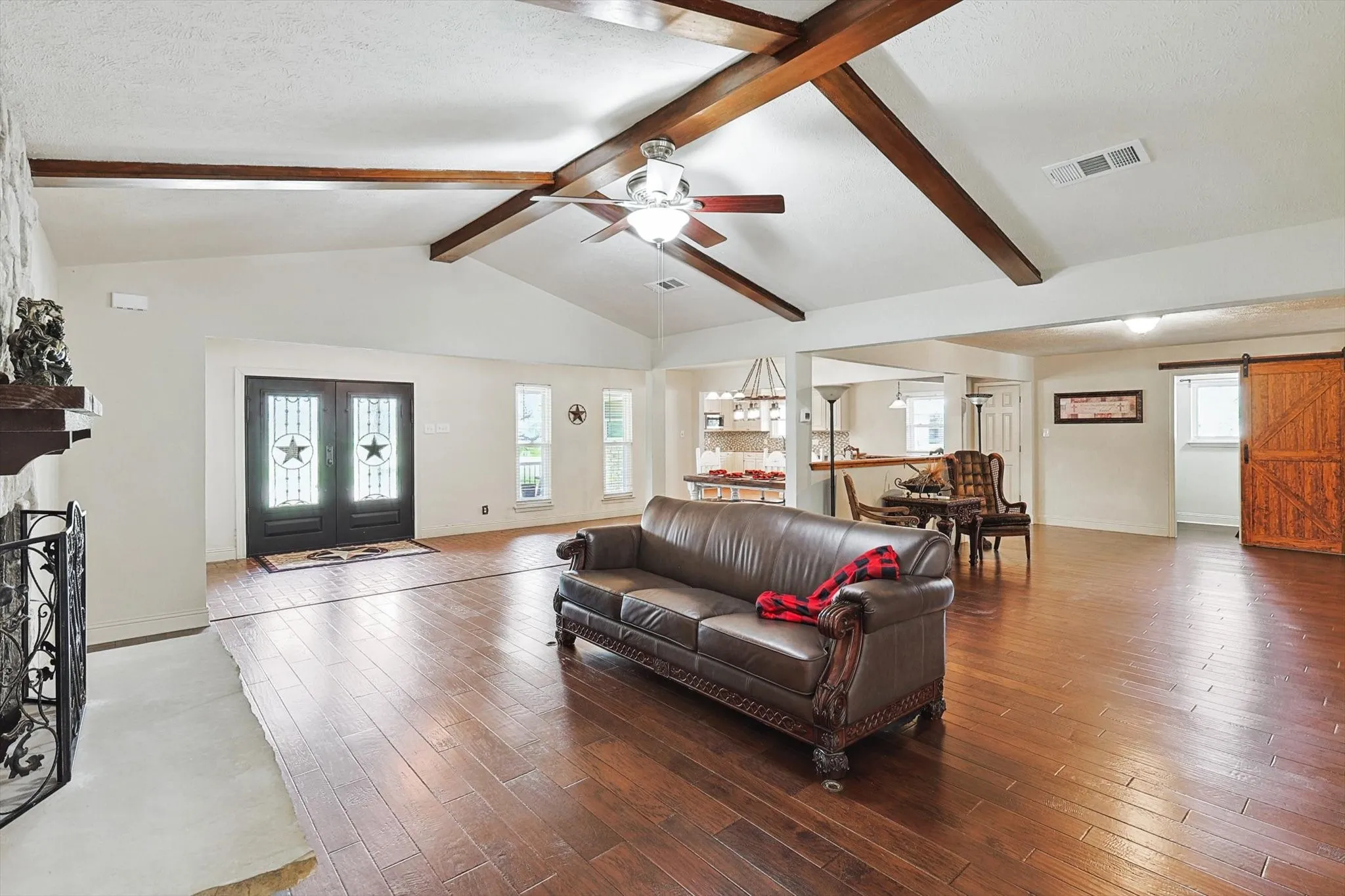 Single Family Residence For Sale in Denton County , 1005 Hopkins Drive, Denton, Texas 76205, 3 Bedroom, 3 Bathroom, 2 Garage spaces, 2,696 Sqft, built in 1974, Preowned, mls#21183990, Real Estate Agent in Denton, Homes For Sale in Denton county, Homes For Sale in Denton, Realtor in Denton Texas, Real Estate Brokerage Independent Realty Texas, Luminita Cordes Realtor