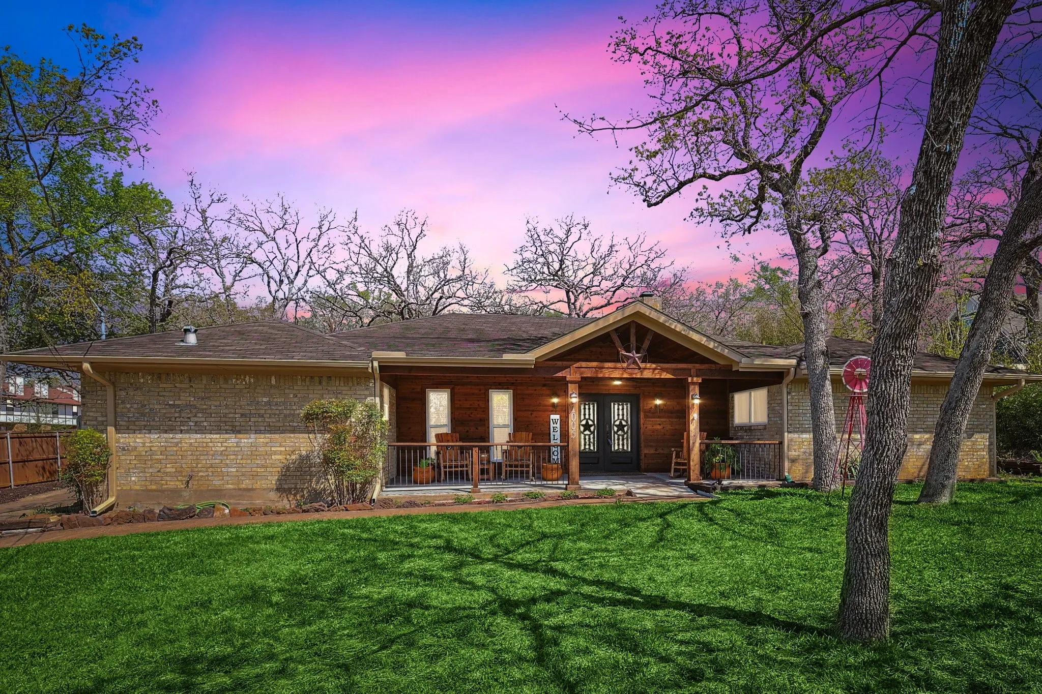 Single Family Residence For Sale in Denton County , 1005 Hopkins Drive, Denton, Texas 76205, 3 Bedroom, 3 Bathroom, 2 Garage spaces, 2,696 Sqft, built in 1974, Preowned, mls#21183990, Real Estate Agent in Denton, Homes For Sale in Denton county, Homes For Sale in Denton, Realtor in Denton Texas, Real Estate Brokerage Independent Realty Texas, Luminita Cordes Realtor