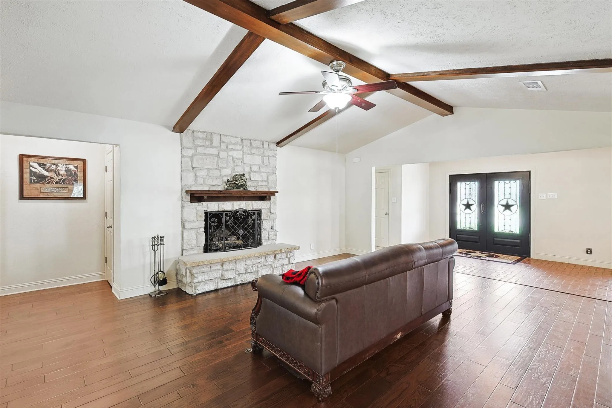 Single Family Residence For Sale in Denton County , 1005 Hopkins Drive, Denton, Texas 76205, 3 Bedroom, 3 Bathroom, 2 Garage spaces, 2,696 Sqft, built in 1974, Preowned, mls#21183990, Real Estate Agent in Denton, Homes For Sale in Denton county, Homes For Sale in Denton, Realtor in Denton Texas, Real Estate Brokerage Independent Realty Texas, Luminita Cordes Realtor