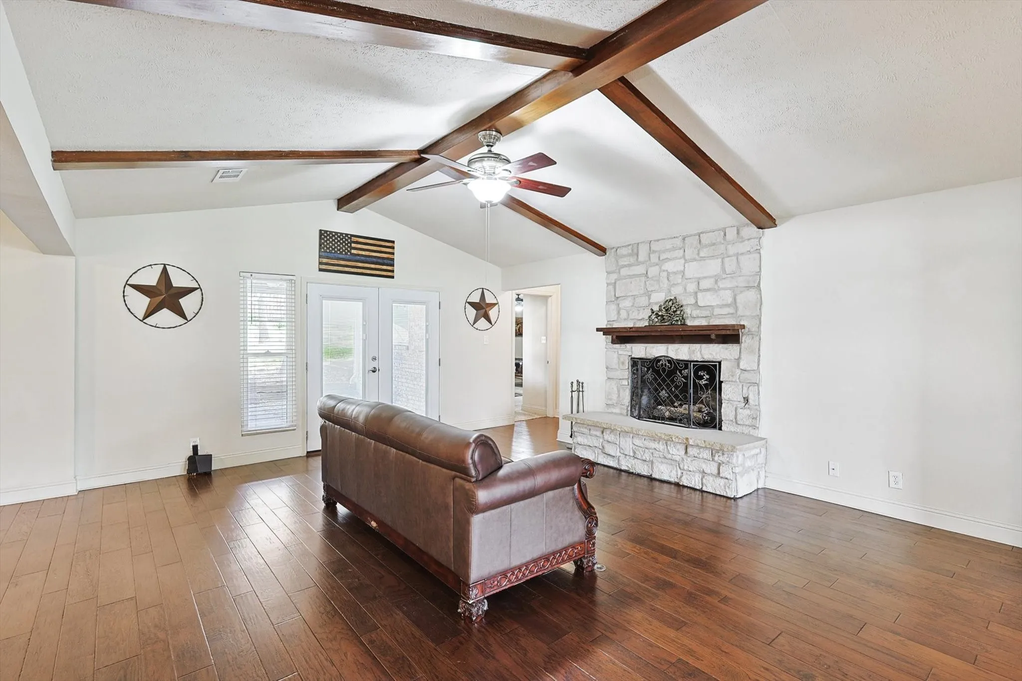Single Family Residence For Sale in Denton County , 1005 Hopkins Drive, Denton, Texas 76205, 3 Bedroom, 3 Bathroom, 2 Garage spaces, 2,696 Sqft, built in 1974, Preowned, mls#21183990, Real Estate Agent in Denton, Homes For Sale in Denton county, Homes For Sale in Denton, Realtor in Denton Texas, Real Estate Brokerage Independent Realty Texas, Luminita Cordes Realtor