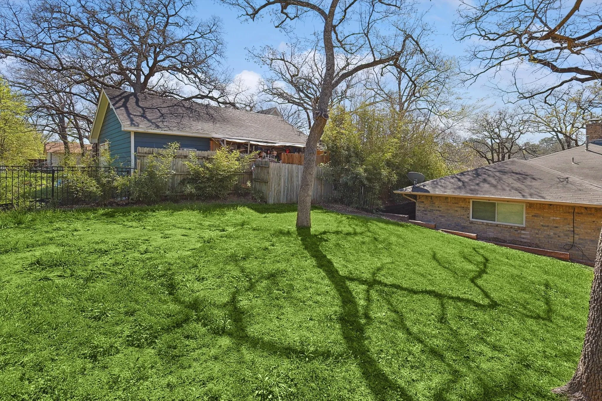 Single Family Residence For Sale in Denton County , 1005 Hopkins Drive, Denton, Texas 76205, 3 Bedroom, 3 Bathroom, 2 Garage spaces, 2,696 Sqft, built in 1974, Preowned, mls#21183990, Real Estate Agent in Denton, Homes For Sale in Denton county, Homes For Sale in Denton, Realtor in Denton Texas, Real Estate Brokerage Independent Realty Texas, Luminita Cordes Realtor