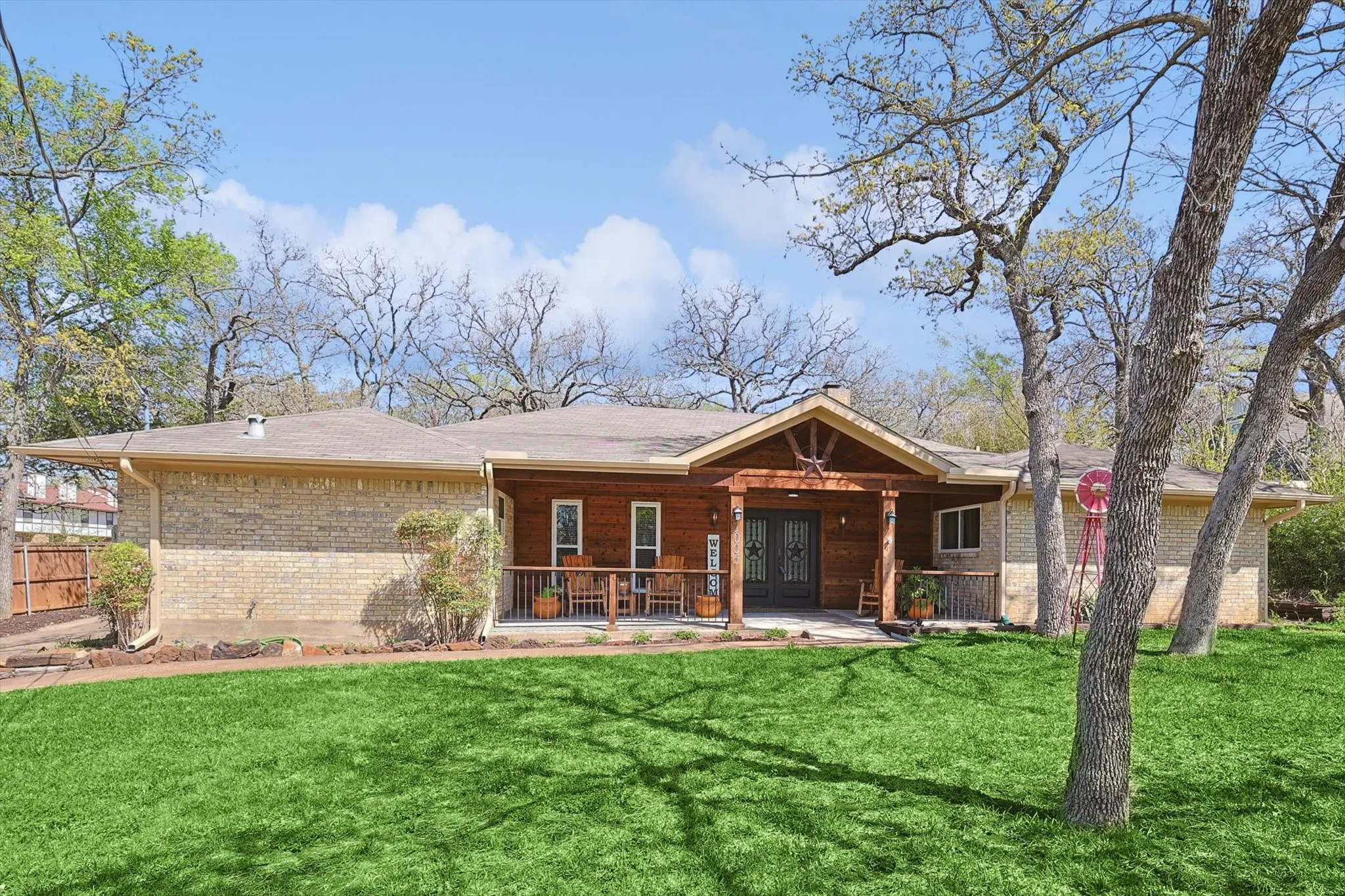 Single Family Residence For Sale in Denton County , 1005 Hopkins Drive, Denton, Texas 76205, 3 Bedroom, 3 Bathroom, 2 Garage spaces, 2,696 Sqft, built in 1974, Preowned, mls#21183990, Real Estate Agent in Denton, Homes For Sale in Denton county, Homes For Sale in Denton, Realtor in Denton Texas, Real Estate Brokerage Independent Realty Texas, Luminita Cordes Realtor