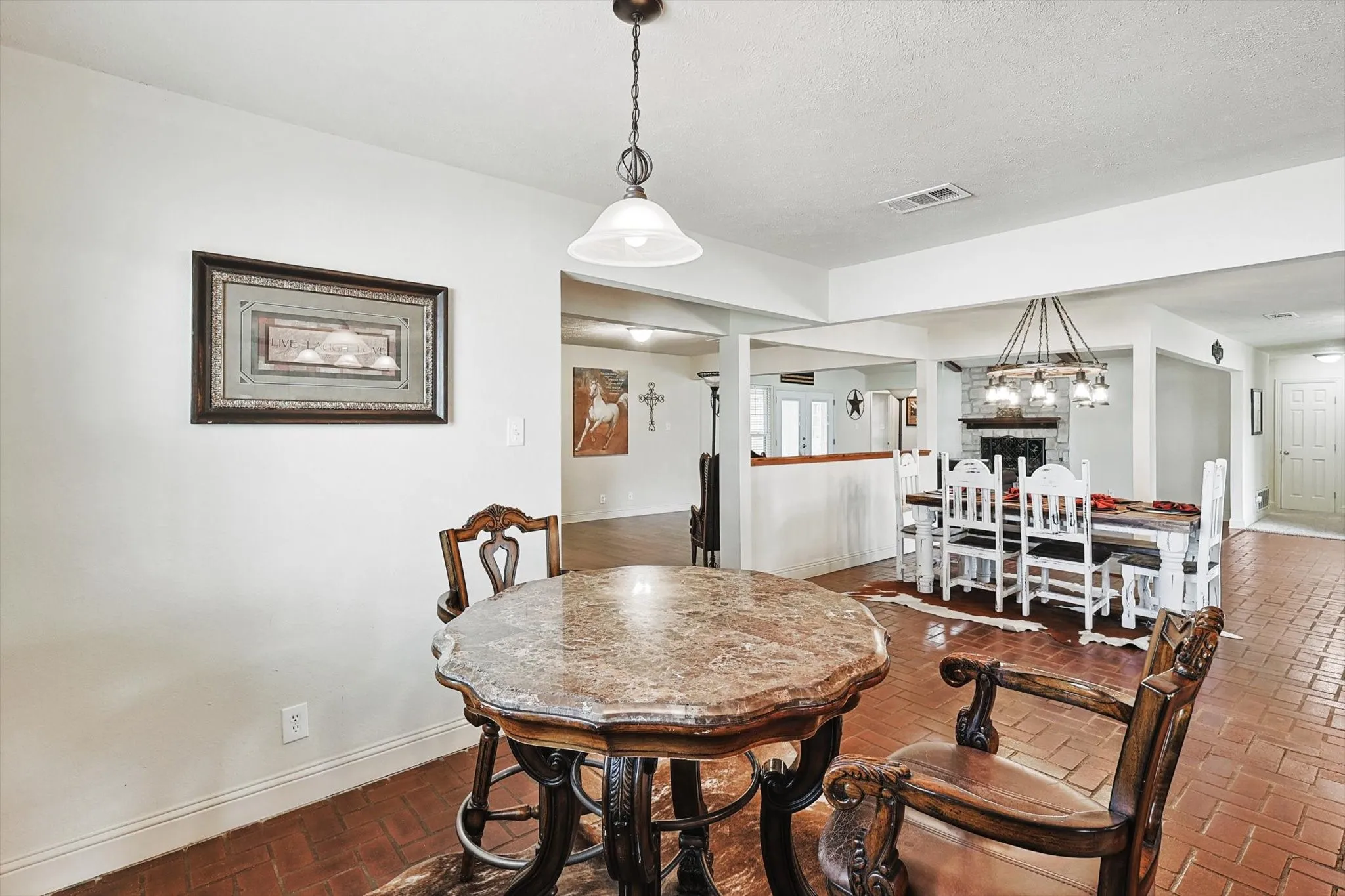 Single Family Residence For Sale in Denton County , 1005 Hopkins Drive, Denton, Texas 76205, 3 Bedroom, 3 Bathroom, 2 Garage spaces, 2,696 Sqft, built in 1974, Preowned, mls#21183990, Real Estate Agent in Denton, Homes For Sale in Denton county, Homes For Sale in Denton, Realtor in Denton Texas, Real Estate Brokerage Independent Realty Texas, Luminita Cordes Realtor
