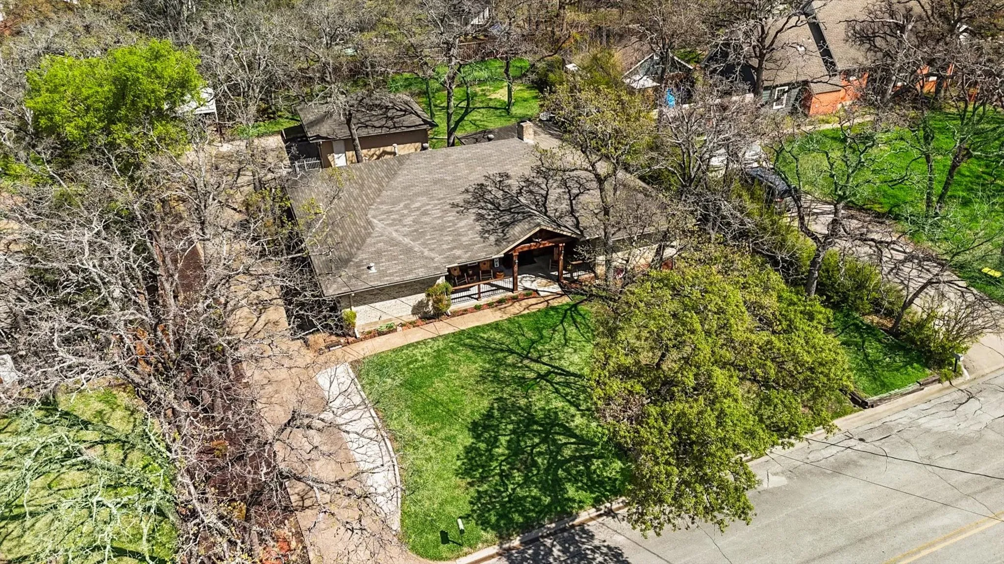 Single Family Residence For Sale in Denton County , 1005 Hopkins Drive, Denton, Texas 76205, 3 Bedroom, 3 Bathroom, 2 Garage spaces, 2,696 Sqft, built in 1974, Preowned, mls#21183990, Real Estate Agent in Denton, Homes For Sale in Denton county, Homes For Sale in Denton, Realtor in Denton Texas, Real Estate Brokerage Independent Realty Texas, Luminita Cordes Realtor