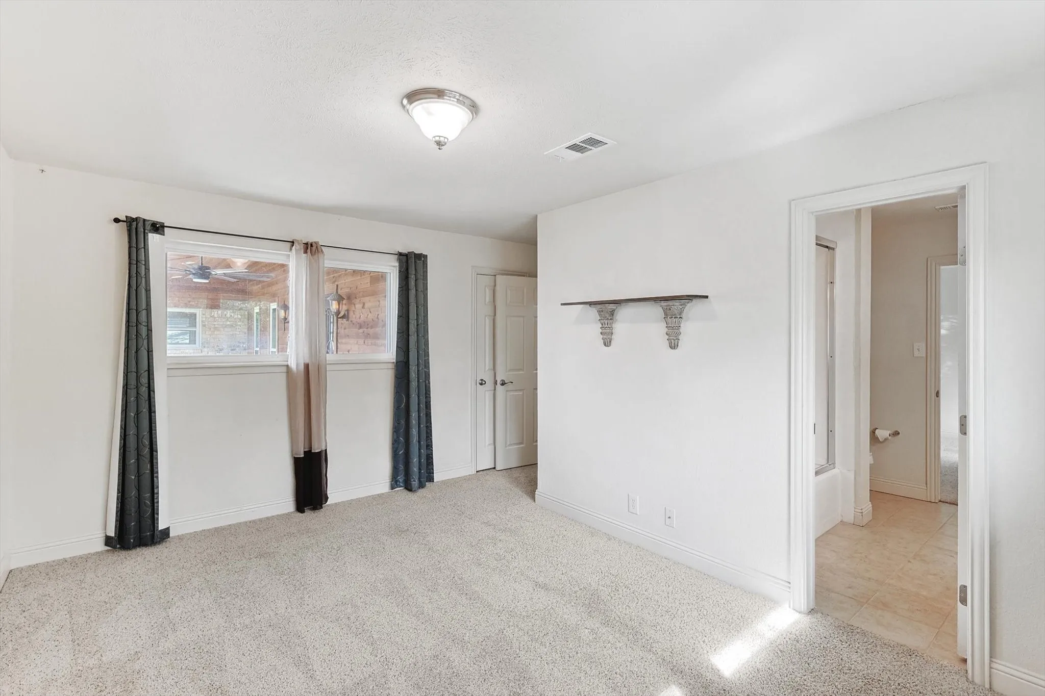 Single Family Residence For Sale in Denton County , 1005 Hopkins Drive, Denton, Texas 76205, 3 Bedroom, 3 Bathroom, 2 Garage spaces, 2,696 Sqft, built in 1974, Preowned, mls#21183990, Real Estate Agent in Denton, Homes For Sale in Denton county, Homes For Sale in Denton, Realtor in Denton Texas, Real Estate Brokerage Independent Realty Texas, Luminita Cordes Realtor