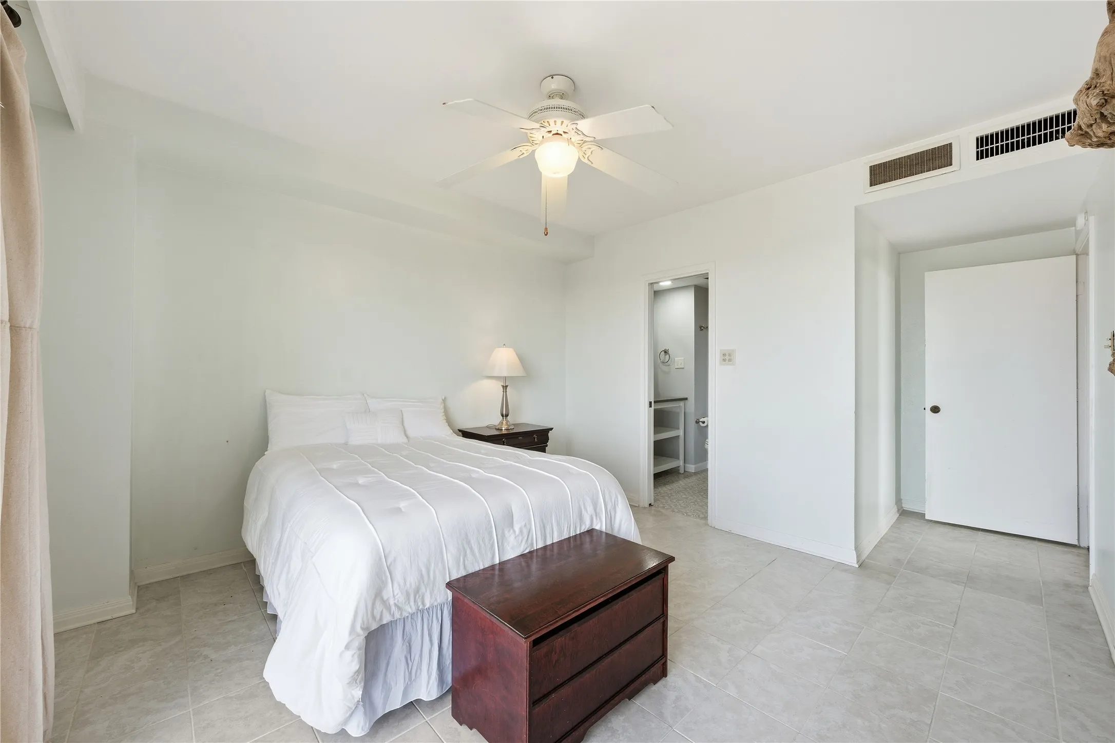 Condominium For Sale in Mc Lennan County , 4924 Cobbs Drive 9C, Waco, Texas 76710, 2 Bedrooms, 2 Bathrooms, Garage spaces, 1,538 Sqft, built in 1966, Price $295,000, mls#21183413, Real Estate Agent in Waco, Homes For Sale in Mc Lennan county, Homes For Sale in Waco, Realtor in Waco Texas, Real Estate Brokerage Independent Realty Texas, Luminita Cordes Realtor
