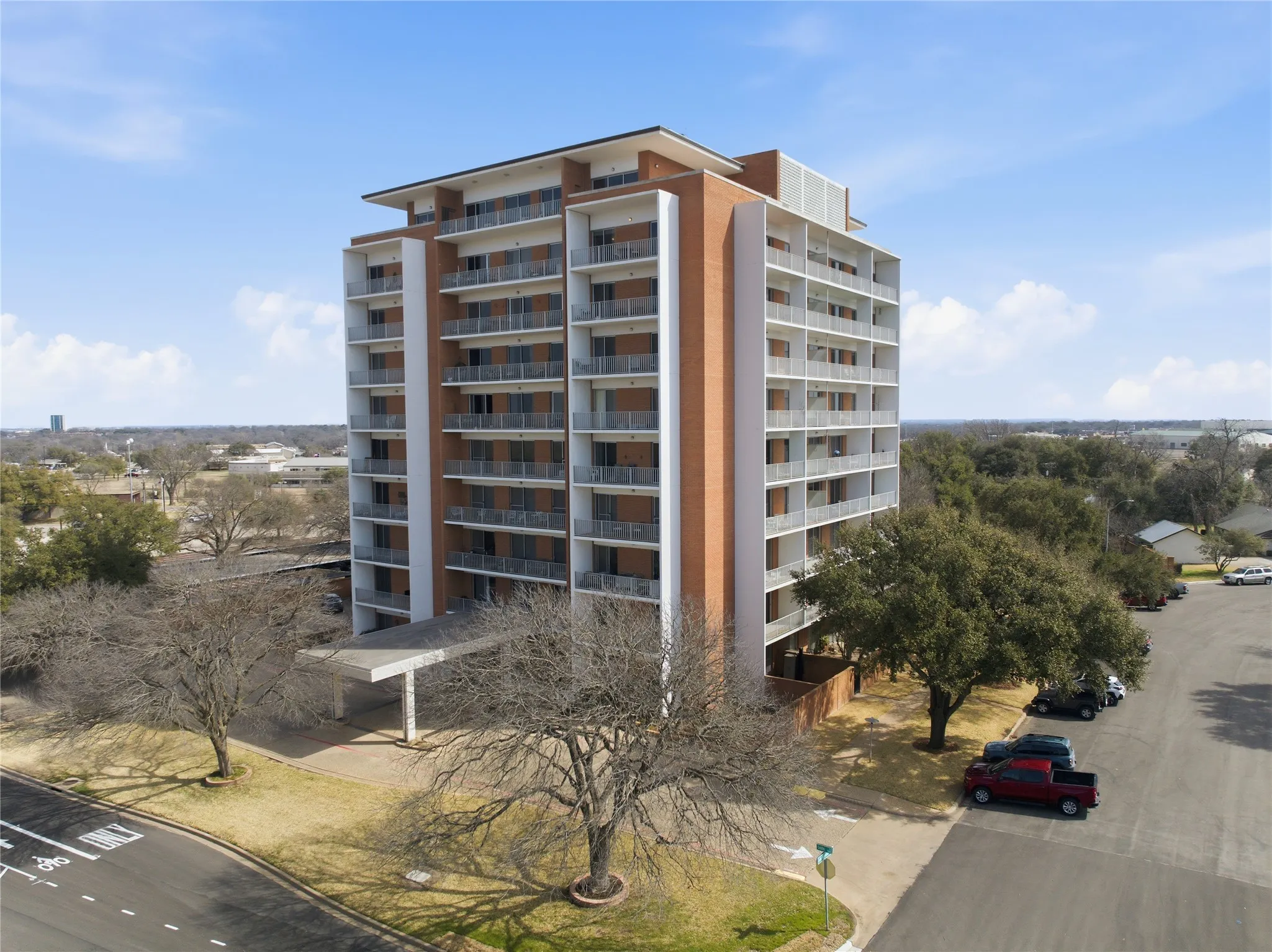 Condominium For Sale in Mc Lennan County , 4924 Cobbs Drive 9C, Waco, Texas 76710, 2 Bedrooms, 2 Bathrooms, Garage spaces, 1,538 Sqft, built in 1966, Price $295,000, mls#21183413, Real Estate Agent in Waco, Homes For Sale in Mc Lennan county, Homes For Sale in Waco, Realtor in Waco Texas, Real Estate Brokerage Independent Realty Texas, Luminita Cordes Realtor