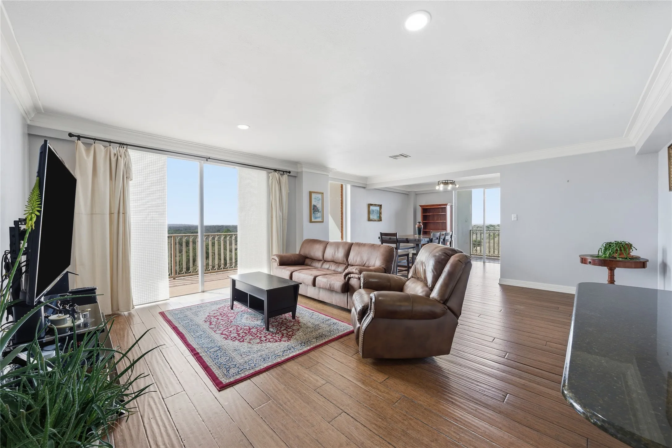 Condominium For Sale in Mc Lennan County , 4924 Cobbs Drive 9C, Waco, Texas 76710, 2 Bedrooms, 2 Bathrooms, Garage spaces, 1,538 Sqft, built in 1966, Price $295,000, mls#21183413, Real Estate Agent in Waco, Homes For Sale in Mc Lennan county, Homes For Sale in Waco, Realtor in Waco Texas, Real Estate Brokerage Independent Realty Texas, Luminita Cordes Realtor
