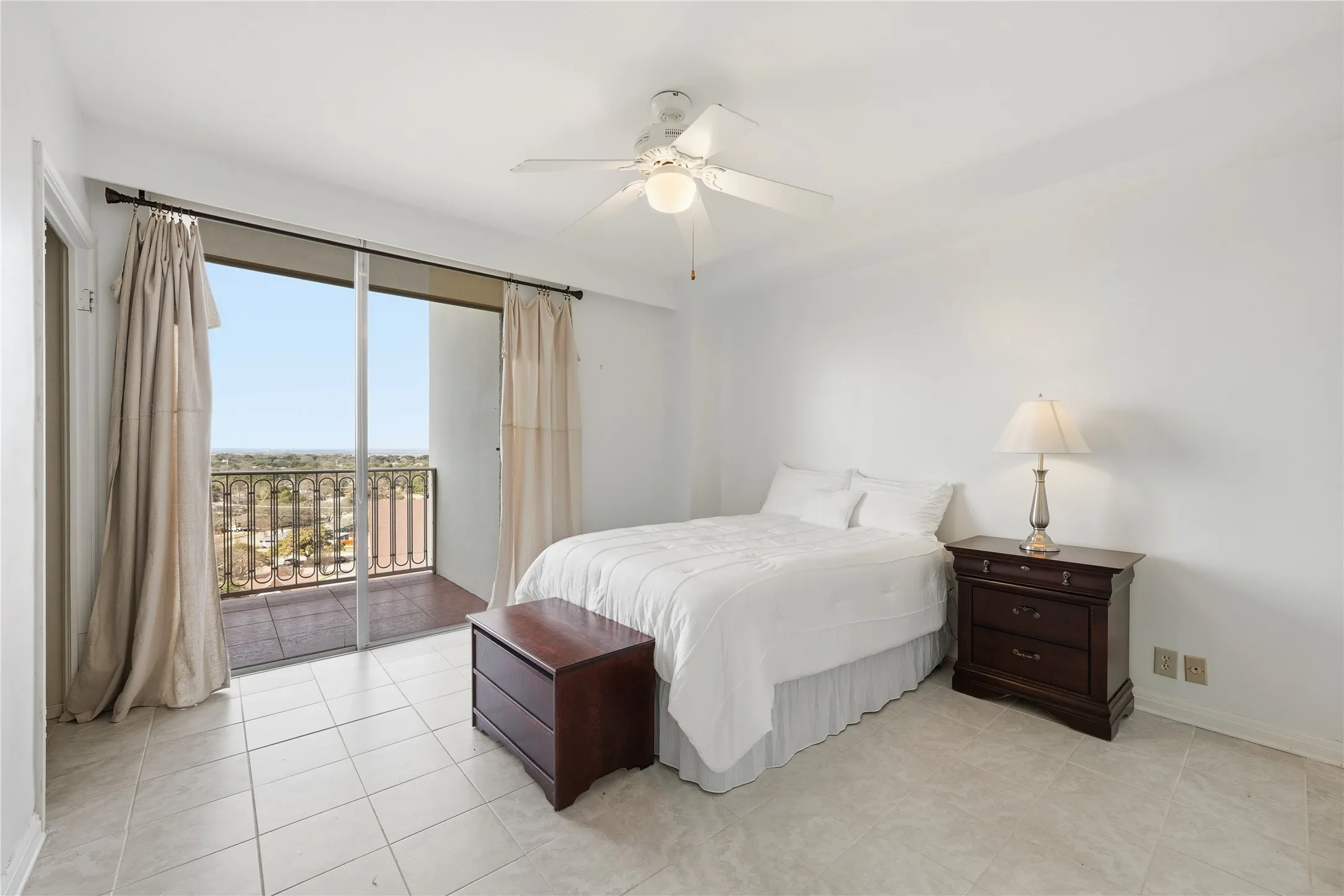 Condominium For Sale in Mc Lennan County , 4924 Cobbs Drive 9C, Waco, Texas 76710, 2 Bedrooms, 2 Bathrooms, Garage spaces, 1,538 Sqft, built in 1966, Price $295,000, mls#21183413, Real Estate Agent in Waco, Homes For Sale in Mc Lennan county, Homes For Sale in Waco, Realtor in Waco Texas, Real Estate Brokerage Independent Realty Texas, Luminita Cordes Realtor