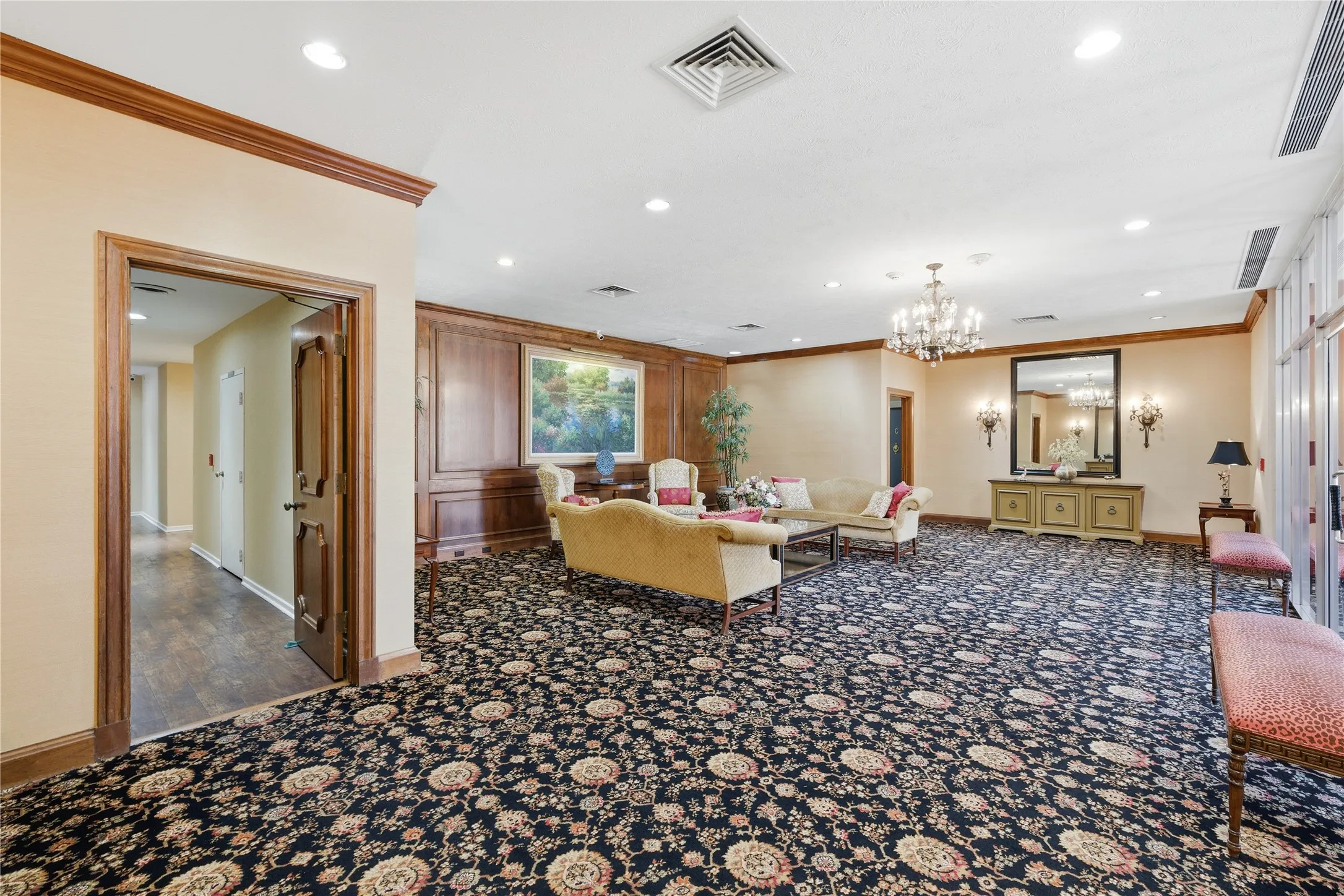 Condominium For Sale in Mc Lennan County , 4924 Cobbs Drive 9C, Waco, Texas 76710, 2 Bedrooms, 2 Bathrooms, Garage spaces, 1,538 Sqft, built in 1966, Price $295,000, mls#21183413, Real Estate Agent in Waco, Homes For Sale in Mc Lennan county, Homes For Sale in Waco, Realtor in Waco Texas, Real Estate Brokerage Independent Realty Texas, Luminita Cordes Realtor