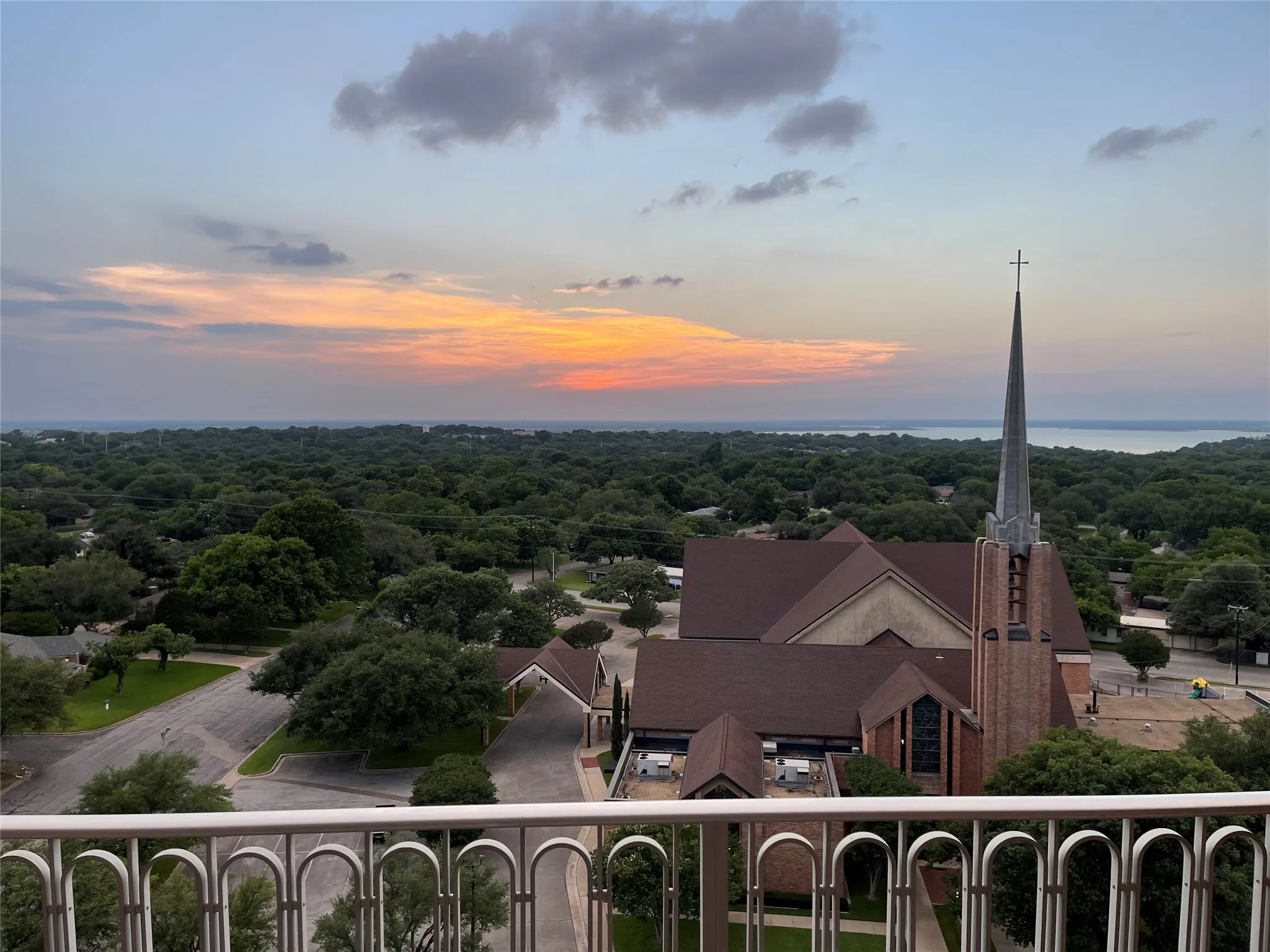 Condominium For Sale in Mc Lennan County , 4924 Cobbs Drive 9C, Waco, Texas 76710, 2 Bedrooms, 2 Bathrooms, Garage spaces, 1,538 Sqft, built in 1966, Price $295,000, mls#21183413, Real Estate Agent in Waco, Homes For Sale in Mc Lennan county, Homes For Sale in Waco, Realtor in Waco Texas, Real Estate Brokerage Independent Realty Texas, Luminita Cordes Realtor