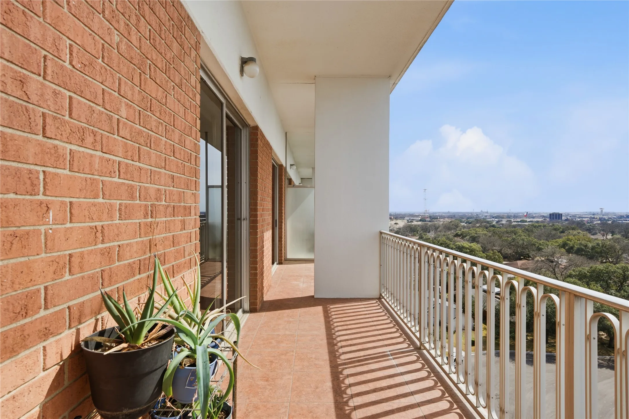 Condominium For Sale in Mc Lennan County , 4924 Cobbs Drive 9C, Waco, Texas 76710, 2 Bedrooms, 2 Bathrooms, Garage spaces, 1,538 Sqft, built in 1966, Price $295,000, mls#21183413, Real Estate Agent in Waco, Homes For Sale in Mc Lennan county, Homes For Sale in Waco, Realtor in Waco Texas, Real Estate Brokerage Independent Realty Texas, Luminita Cordes Realtor