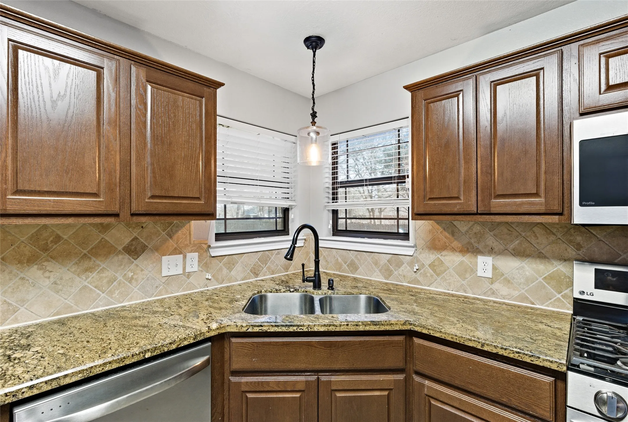 Single Family Residence For Sale in Brazos County , 1112 Hopewell Court, College Station, Texas 77845, 6 Bedroom, 4 Bathroom, Garage spaces, 2,870 Sqft, built in 2008, Preowned, Price $399,000, mls#21183595, Real Estate Agent in College Station, Homes For Sale in Brazos county, Homes For Sale in College Station, Realtor in College Station Texas, Real Estate Brokerage Independent Realty Texas, Luminita Cordes Realtor