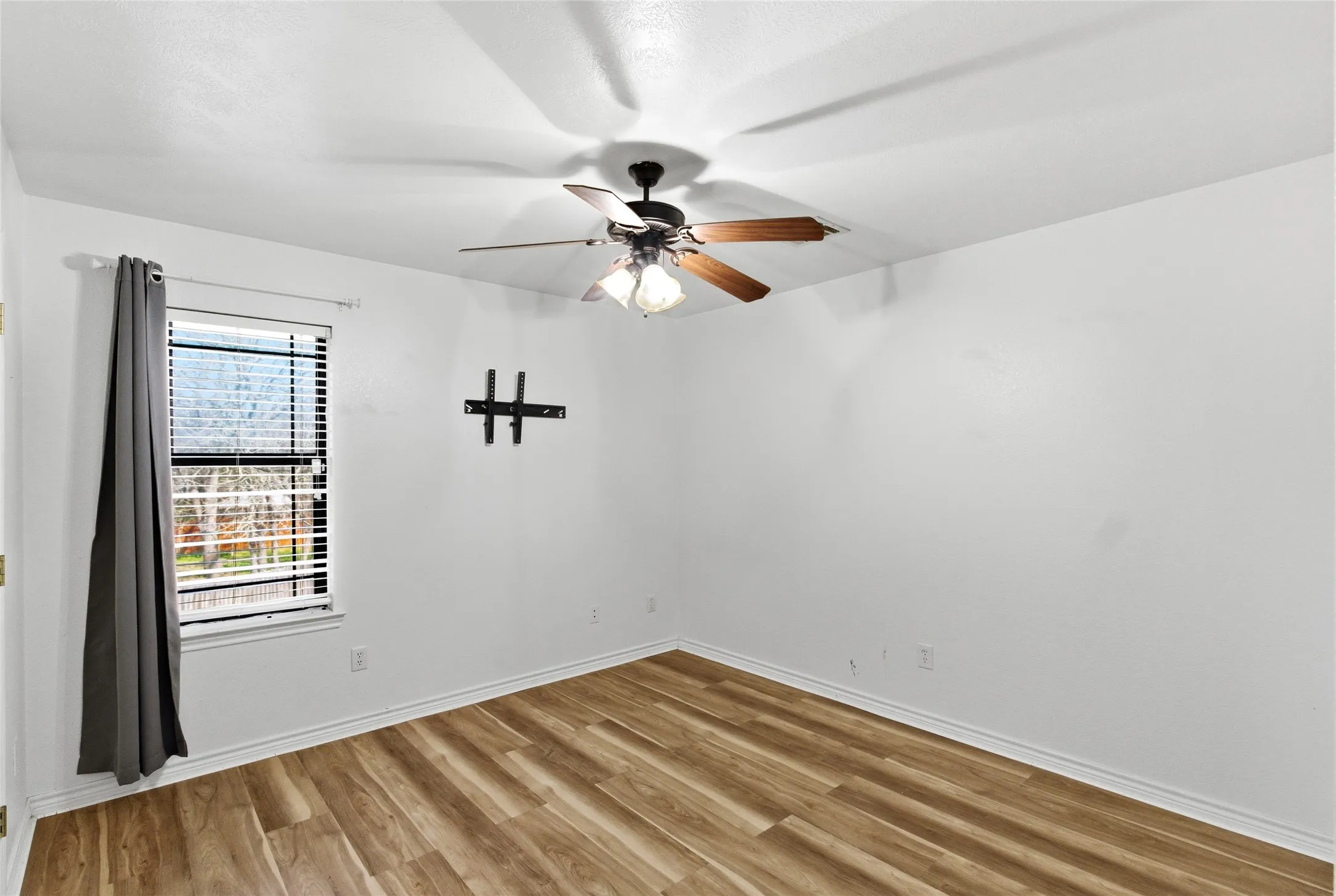 Single Family Residence For Sale in Brazos County , 1112 Hopewell Court, College Station, Texas 77845, 6 Bedroom, 4 Bathroom, Garage spaces, 2,870 Sqft, built in 2008, Preowned, Price $399,000, mls#21183595, Real Estate Agent in College Station, Homes For Sale in Brazos county, Homes For Sale in College Station, Realtor in College Station Texas, Real Estate Brokerage Independent Realty Texas, Luminita Cordes Realtor