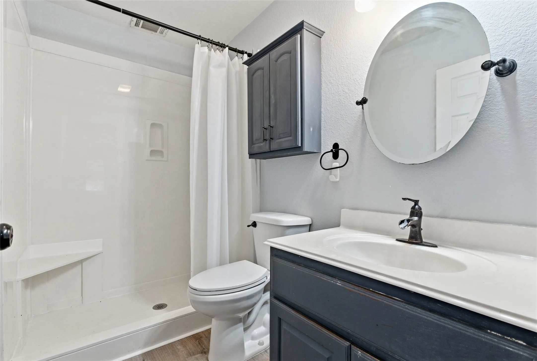 Single Family Residence For Sale in Brazos County , 1112 Hopewell Court, College Station, Texas 77845, 6 Bedroom, 4 Bathroom, Garage spaces, 2,870 Sqft, built in 2008, Preowned, Price $399,000, mls#21183595, Real Estate Agent in College Station, Homes For Sale in Brazos county, Homes For Sale in College Station, Realtor in College Station Texas, Real Estate Brokerage Independent Realty Texas, Luminita Cordes Realtor