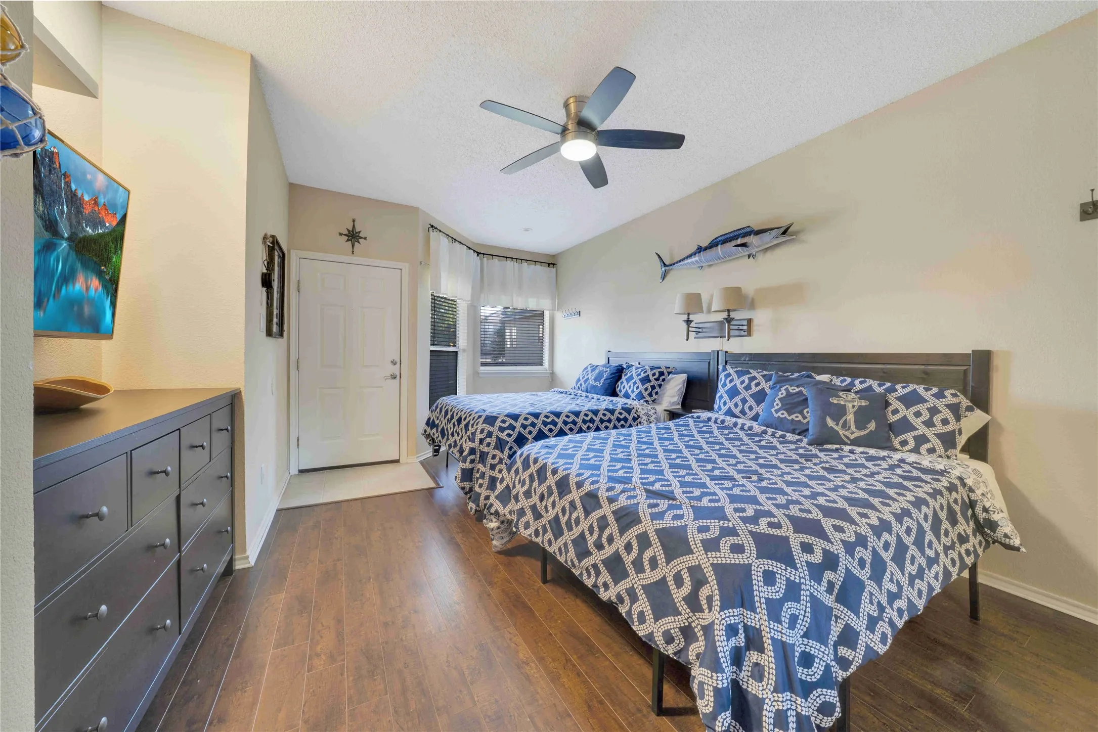 Condominium For Sale in Grayson County , 2164 Tanglewood Boulevard C215, Pottsboro, Texas 75076, 2 Bedroom, 3 Bathroom, Garage spaces, 1,251 Sqft, built in 1985, Preowned, mls#21184985, Real Estate Agent in Pottsboro, Homes For Sale in Grayson county, Homes For Sale in Pottsboro, Realtor in Pottsboro Texas, Real Estate Brokerage Independent Realty Texas, Luminita Cordes Realtor