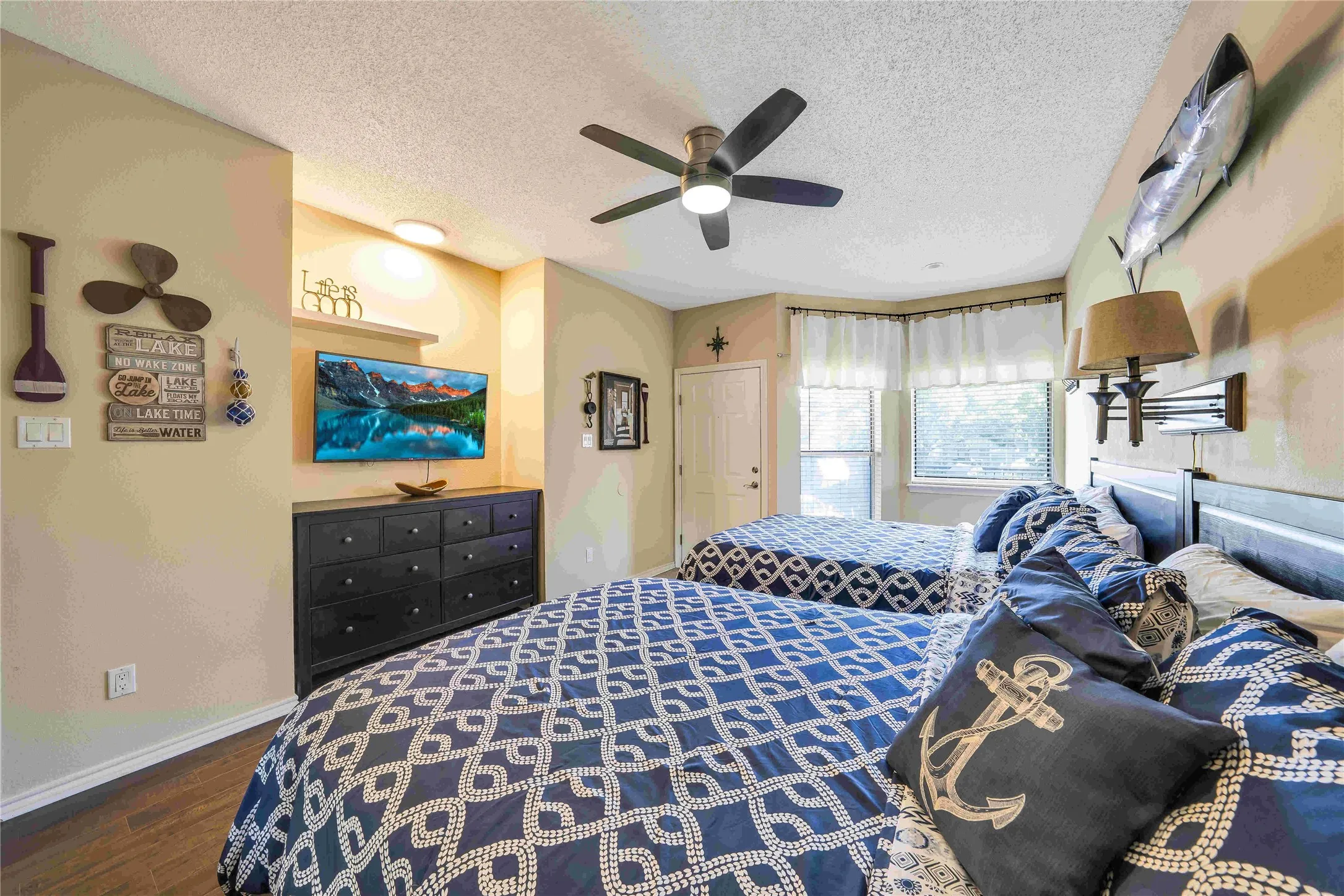 Condominium For Sale in Grayson County , 2164 Tanglewood Boulevard C215, Pottsboro, Texas 75076, 2 Bedroom, 3 Bathroom, Garage spaces, 1,251 Sqft, built in 1985, Preowned, mls#21184985, Real Estate Agent in Pottsboro, Homes For Sale in Grayson county, Homes For Sale in Pottsboro, Realtor in Pottsboro Texas, Real Estate Brokerage Independent Realty Texas, Luminita Cordes Realtor