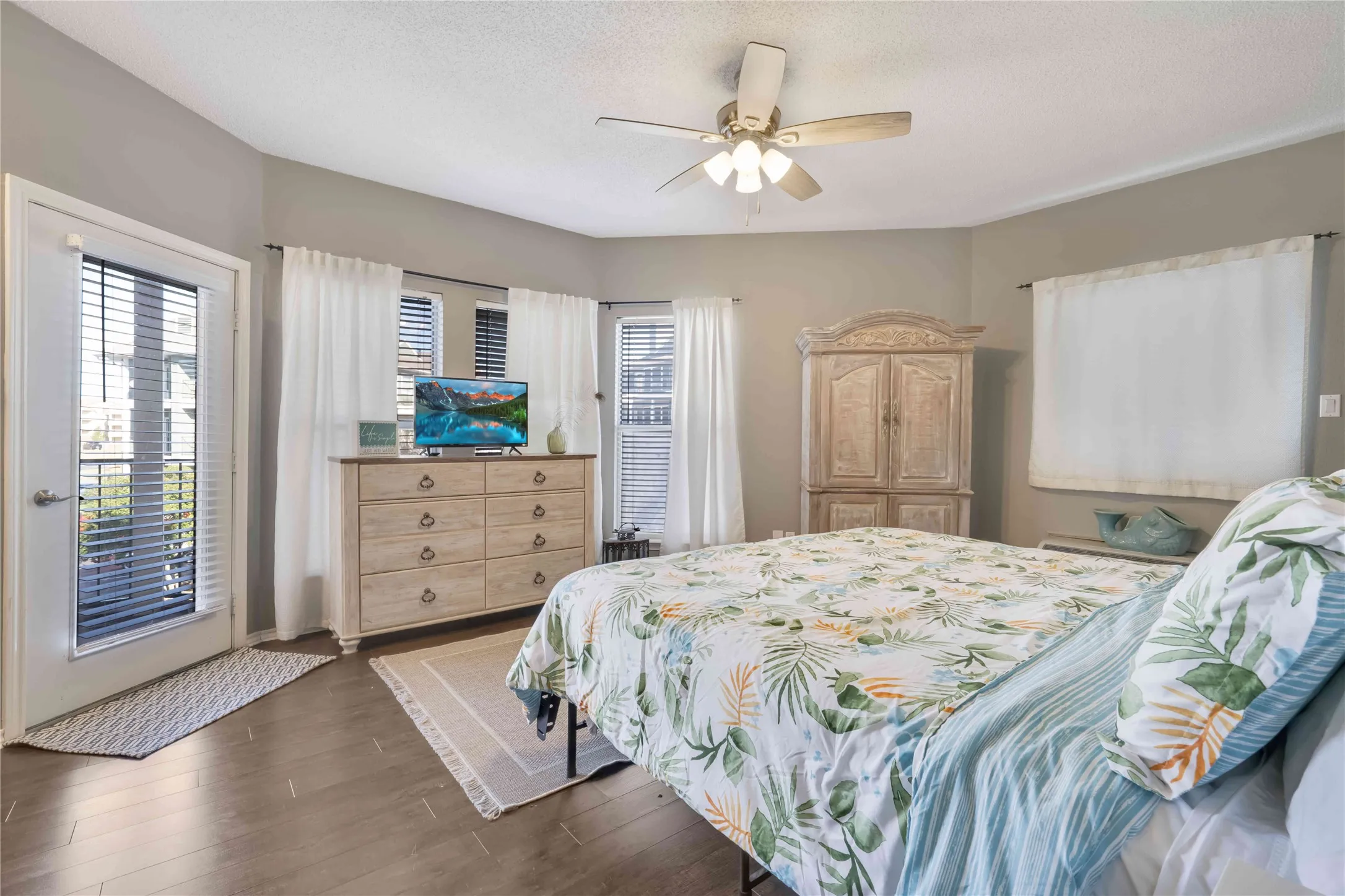 Condominium For Sale in Grayson County , 2164 Tanglewood Boulevard C215, Pottsboro, Texas 75076, 2 Bedroom, 3 Bathroom, Garage spaces, 1,251 Sqft, built in 1985, Preowned, mls#21184985, Real Estate Agent in Pottsboro, Homes For Sale in Grayson county, Homes For Sale in Pottsboro, Realtor in Pottsboro Texas, Real Estate Brokerage Independent Realty Texas, Luminita Cordes Realtor