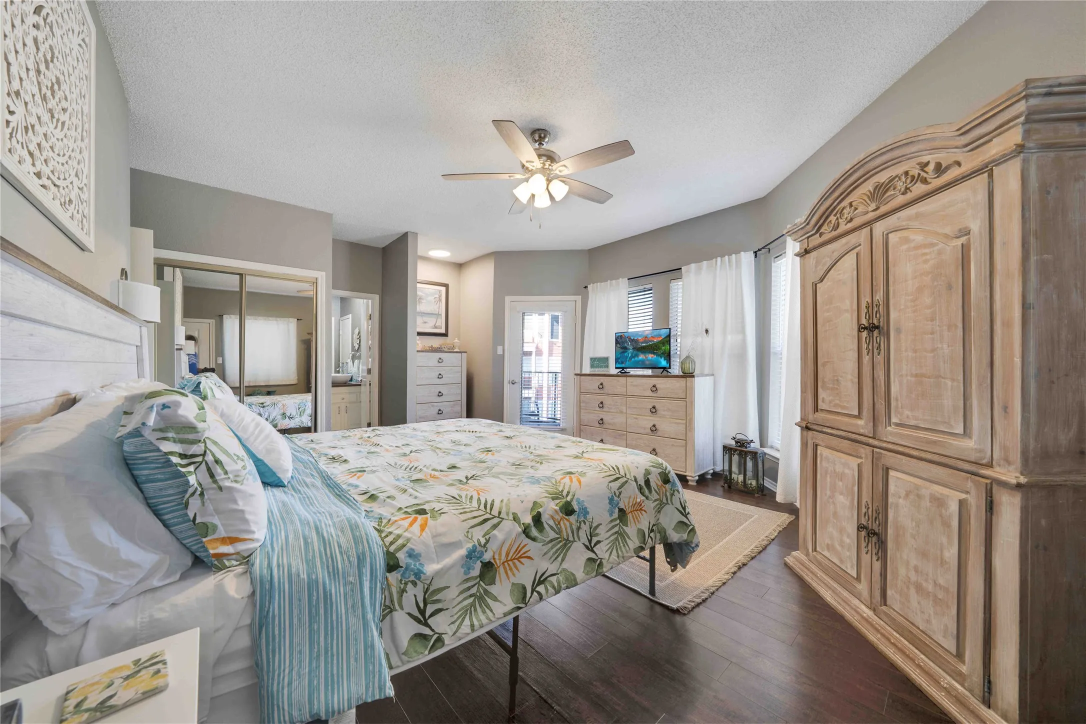 Condominium For Sale in Grayson County , 2164 Tanglewood Boulevard C215, Pottsboro, Texas 75076, 2 Bedroom, 3 Bathroom, Garage spaces, 1,251 Sqft, built in 1985, Preowned, mls#21184985, Real Estate Agent in Pottsboro, Homes For Sale in Grayson county, Homes For Sale in Pottsboro, Realtor in Pottsboro Texas, Real Estate Brokerage Independent Realty Texas, Luminita Cordes Realtor