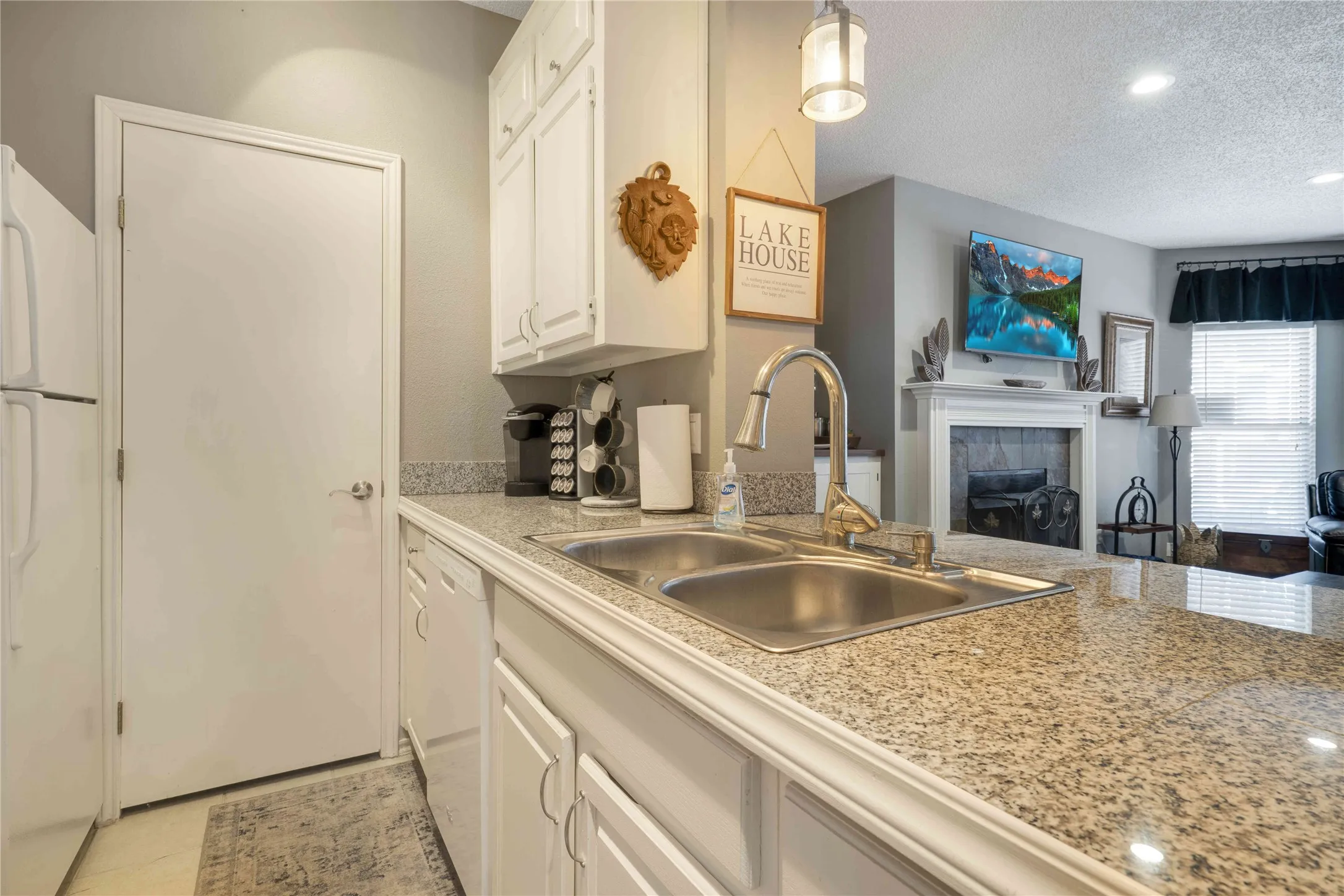 Condominium For Sale in Grayson County , 2164 Tanglewood Boulevard C215, Pottsboro, Texas 75076, 2 Bedroom, 3 Bathroom, Garage spaces, 1,251 Sqft, built in 1985, Preowned, mls#21184985, Real Estate Agent in Pottsboro, Homes For Sale in Grayson county, Homes For Sale in Pottsboro, Realtor in Pottsboro Texas, Real Estate Brokerage Independent Realty Texas, Luminita Cordes Realtor
