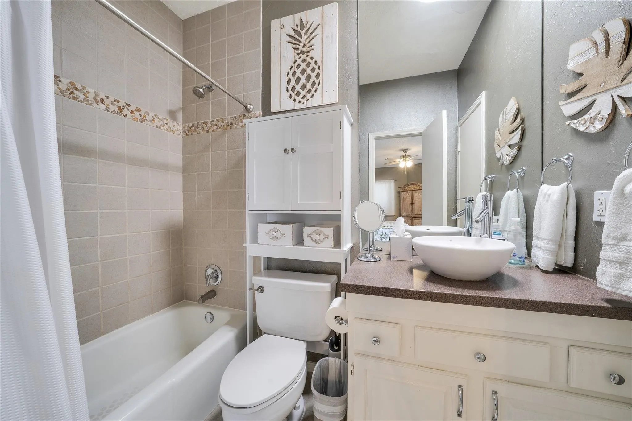 Condominium For Sale in Grayson County , 2164 Tanglewood Boulevard C215, Pottsboro, Texas 75076, 2 Bedroom, 3 Bathroom, Garage spaces, 1,251 Sqft, built in 1985, Preowned, mls#21184985, Real Estate Agent in Pottsboro, Homes For Sale in Grayson county, Homes For Sale in Pottsboro, Realtor in Pottsboro Texas, Real Estate Brokerage Independent Realty Texas, Luminita Cordes Realtor