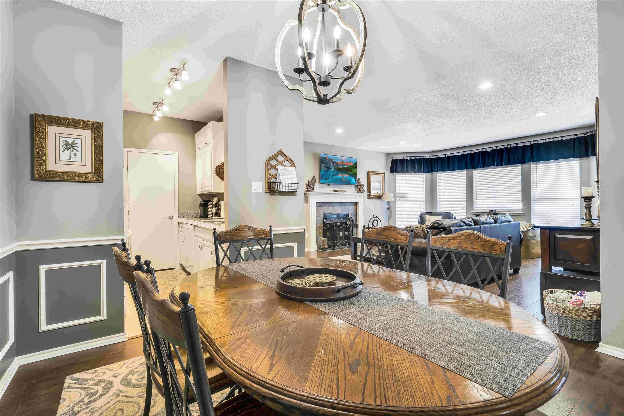 Condominium For Sale in Grayson County , 2164 Tanglewood Boulevard C215, Pottsboro, Texas 75076, 2 Bedroom, 3 Bathroom, Garage spaces, 1,251 Sqft, built in 1985, Preowned, mls#21184985, Real Estate Agent in Pottsboro, Homes For Sale in Grayson county, Homes For Sale in Pottsboro, Realtor in Pottsboro Texas, Real Estate Brokerage Independent Realty Texas, Luminita Cordes Realtor