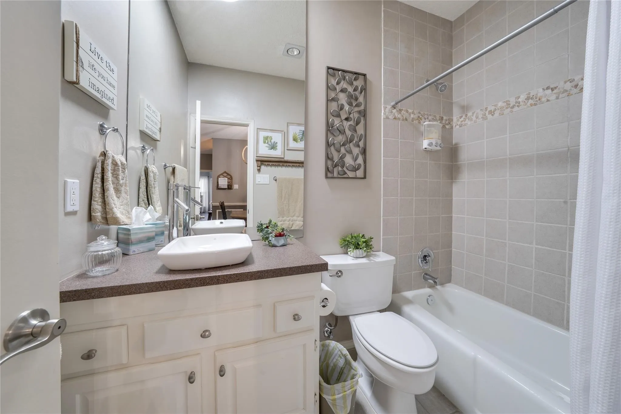 Condominium For Sale in Grayson County , 2164 Tanglewood Boulevard C215, Pottsboro, Texas 75076, 2 Bedroom, 3 Bathroom, Garage spaces, 1,251 Sqft, built in 1985, Preowned, mls#21184985, Real Estate Agent in Pottsboro, Homes For Sale in Grayson county, Homes For Sale in Pottsboro, Realtor in Pottsboro Texas, Real Estate Brokerage Independent Realty Texas, Luminita Cordes Realtor