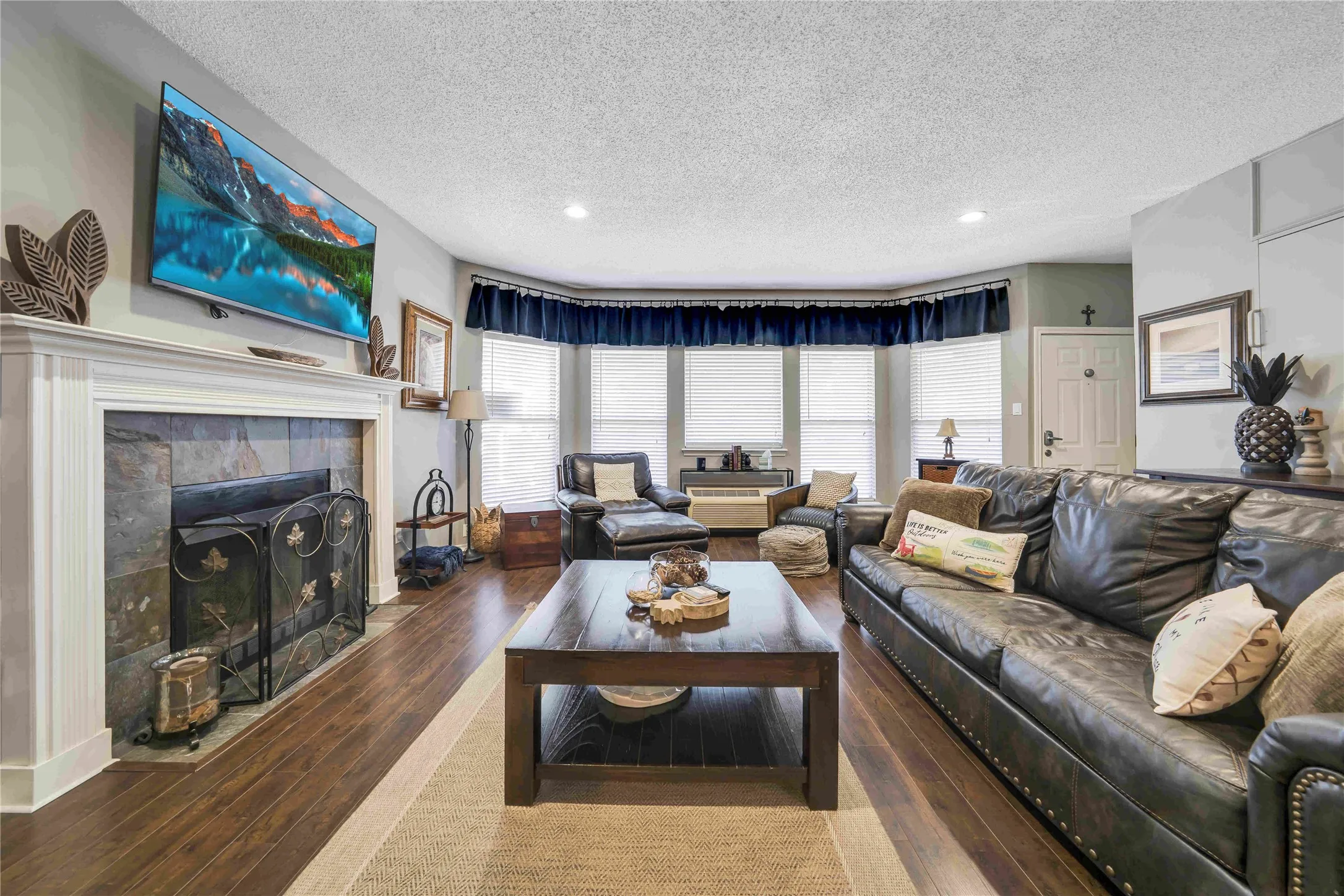 Condominium For Sale in Grayson County , 2164 Tanglewood Boulevard C215, Pottsboro, Texas 75076, 2 Bedroom, 3 Bathroom, Garage spaces, 1,251 Sqft, built in 1985, Preowned, mls#21184985, Real Estate Agent in Pottsboro, Homes For Sale in Grayson county, Homes For Sale in Pottsboro, Realtor in Pottsboro Texas, Real Estate Brokerage Independent Realty Texas, Luminita Cordes Realtor