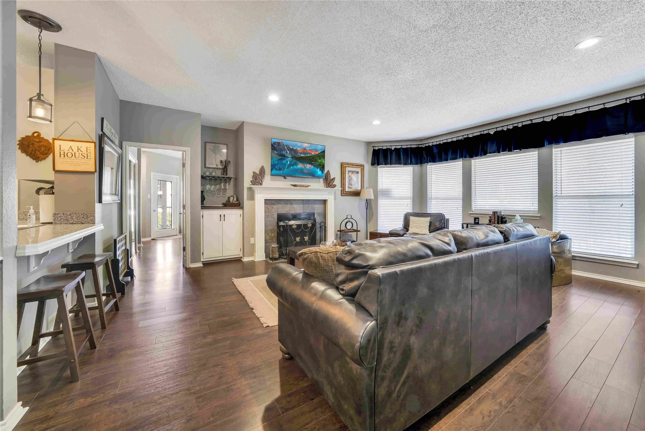 Condominium For Sale in Grayson County , 2164 Tanglewood Boulevard C215, Pottsboro, Texas 75076, 2 Bedroom, 3 Bathroom, Garage spaces, 1,251 Sqft, built in 1985, Preowned, mls#21184985, Real Estate Agent in Pottsboro, Homes For Sale in Grayson county, Homes For Sale in Pottsboro, Realtor in Pottsboro Texas, Real Estate Brokerage Independent Realty Texas, Luminita Cordes Realtor