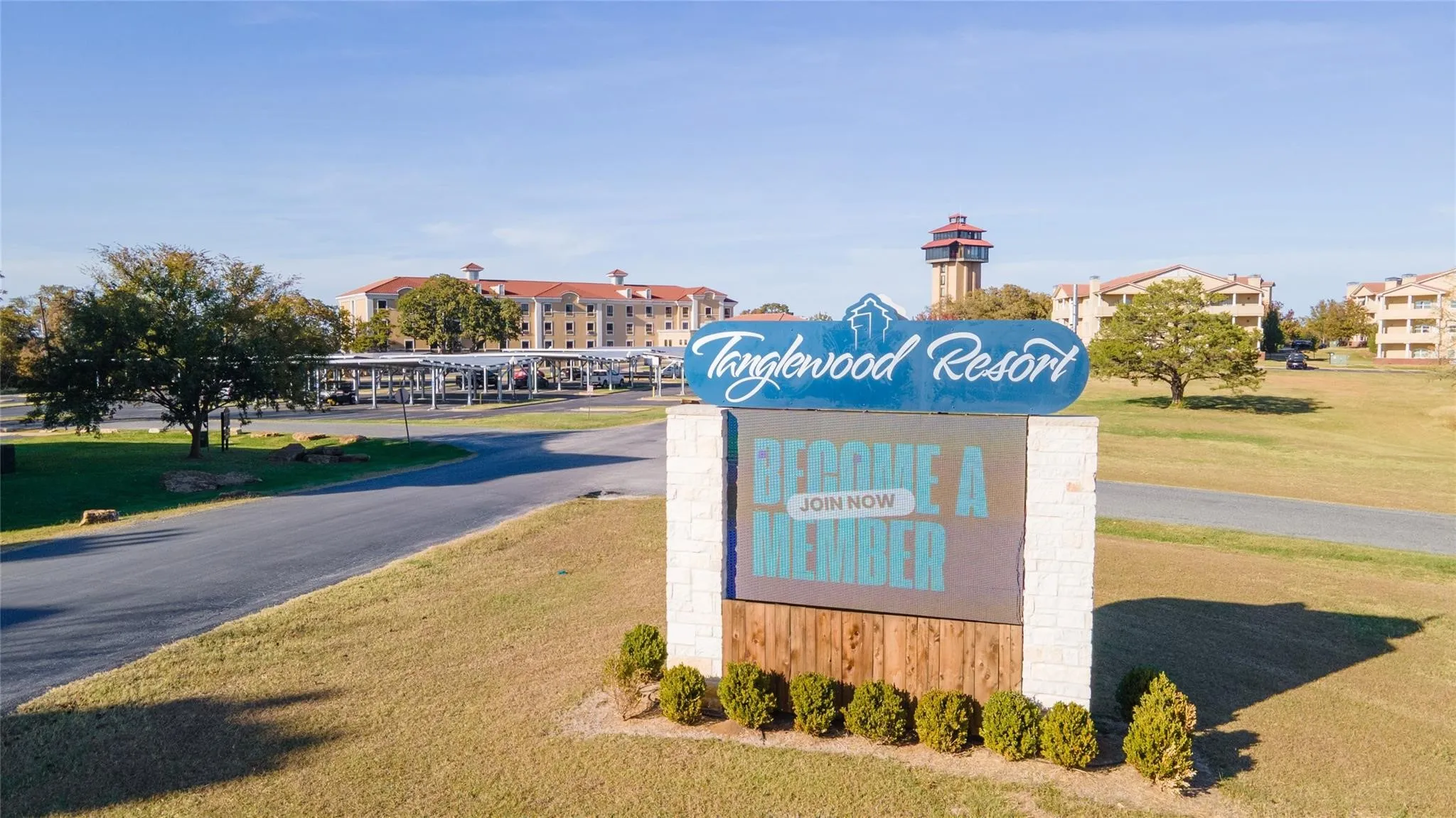 Condominium For Sale in Grayson County , 2164 Tanglewood Boulevard C215, Pottsboro, Texas 75076, 2 Bedroom, 3 Bathroom, Garage spaces, 1,251 Sqft, built in 1985, Preowned, mls#21184985, Real Estate Agent in Pottsboro, Homes For Sale in Grayson county, Homes For Sale in Pottsboro, Realtor in Pottsboro Texas, Real Estate Brokerage Independent Realty Texas, Luminita Cordes Realtor