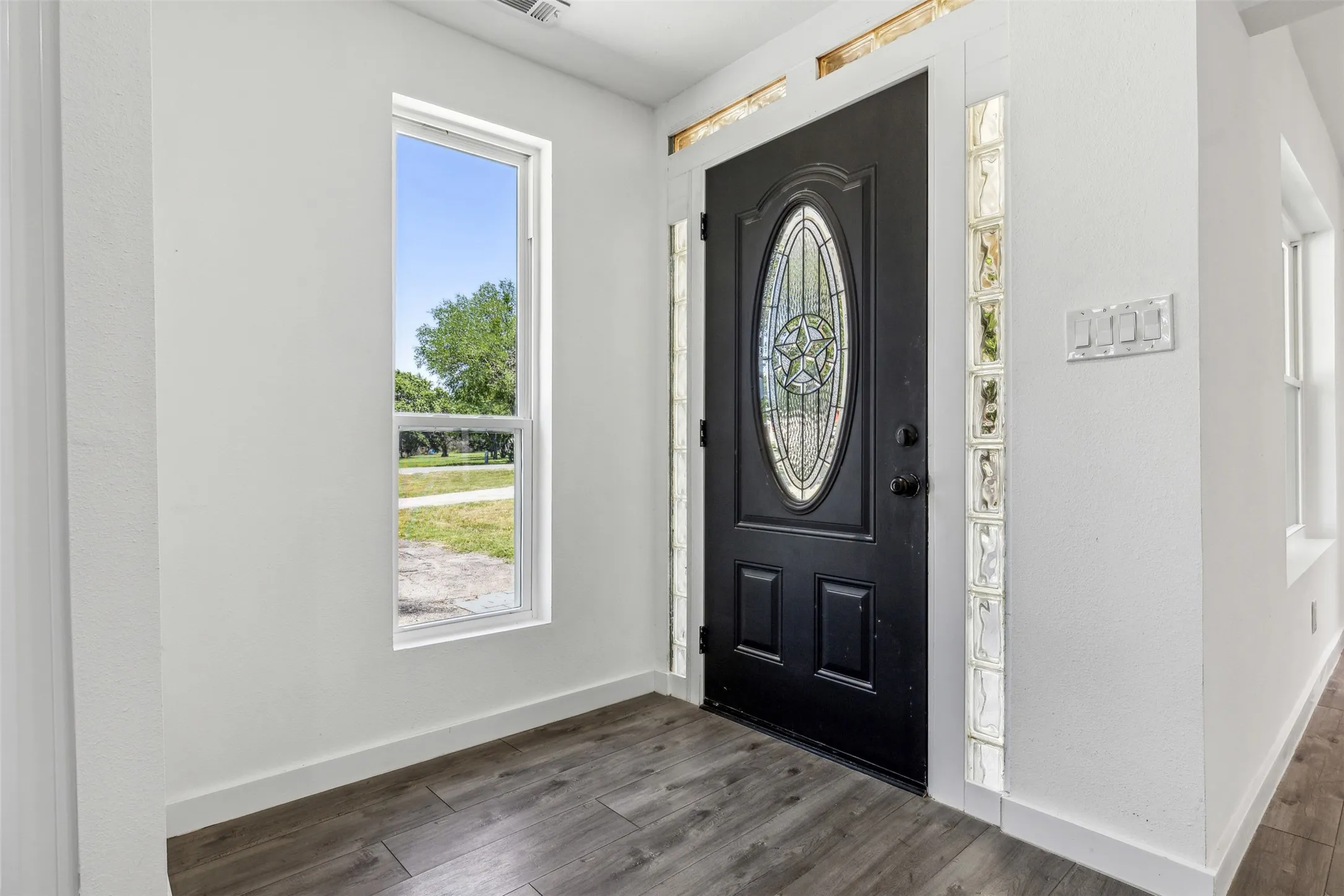 Single Family Residence For Sale in Parker County , 549 W Paloma Court, Fort Worth, Texas 76108, 4 Bedroom, 3 Bathroom, 4 Garage spaces, 2,756 Sqft, built in 1984, mls#21185636, Real Estate Agent in Fort Worth, Homes For Sale in Parker county, Homes For Sale in Fort Worth, Realtor in Fort Worth Texas, Real Estate Brokerage Independent Realty Texas, Luminita Cordes Realtor