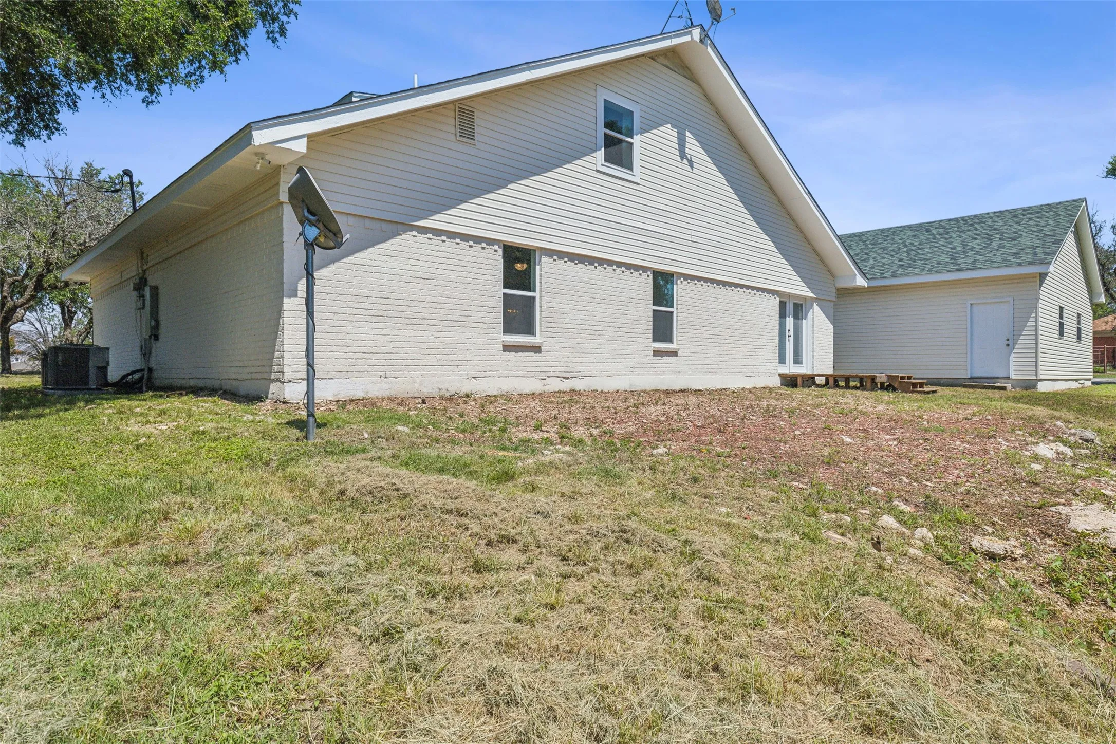 Single Family Residence For Sale in Parker County , 549 W Paloma Court, Fort Worth, Texas 76108, 4 Bedroom, 3 Bathroom, 4 Garage spaces, 2,756 Sqft, built in 1984, mls#21185636, Real Estate Agent in Fort Worth, Homes For Sale in Parker county, Homes For Sale in Fort Worth, Realtor in Fort Worth Texas, Real Estate Brokerage Independent Realty Texas, Luminita Cordes Realtor