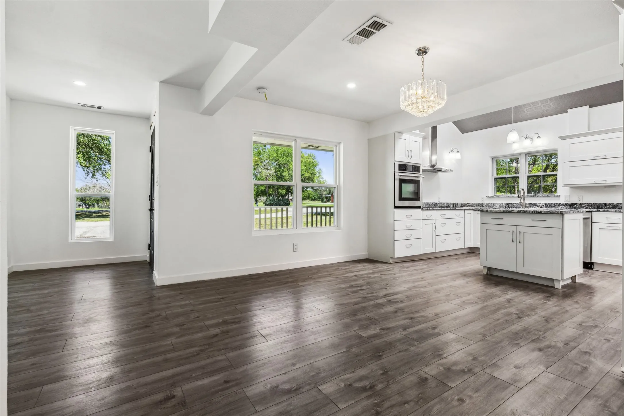 Single Family Residence For Sale in Parker County , 549 W Paloma Court, Fort Worth, Texas 76108, 4 Bedroom, 3 Bathroom, 4 Garage spaces, 2,756 Sqft, built in 1984, mls#21185636, Real Estate Agent in Fort Worth, Homes For Sale in Parker county, Homes For Sale in Fort Worth, Realtor in Fort Worth Texas, Real Estate Brokerage Independent Realty Texas, Luminita Cordes Realtor